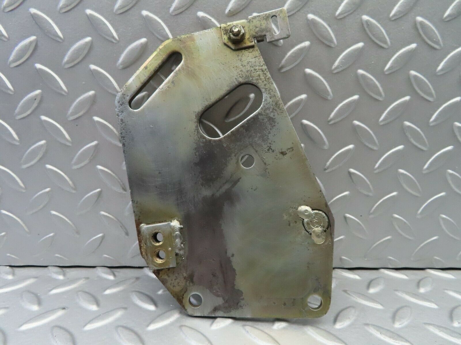 7079 Mercedes-Benz C107 350SLC Coupe Power Steering Pump Bracket