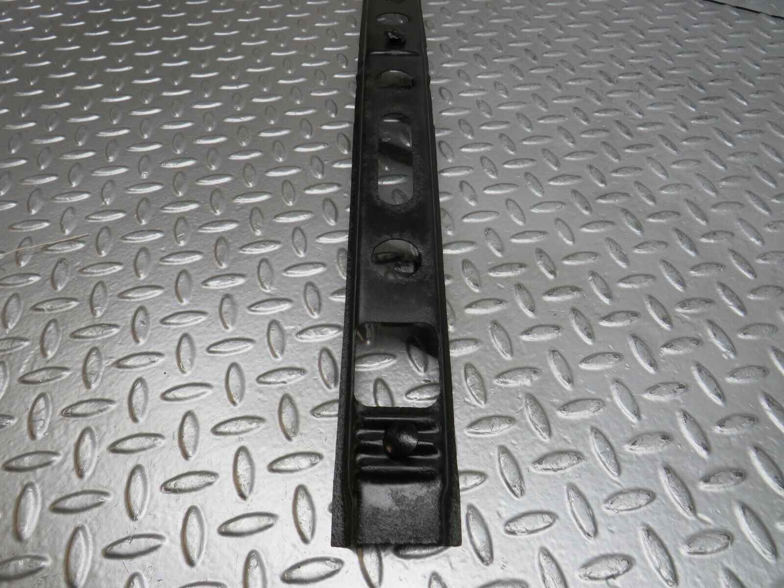 29637 Mercedes-Benz W123 230E Front Bumper Centre Bracket