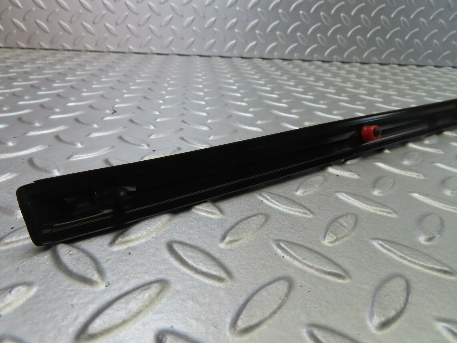 10254 Mercedes-Benz W123 Front Left Door Centre Moulding Trim