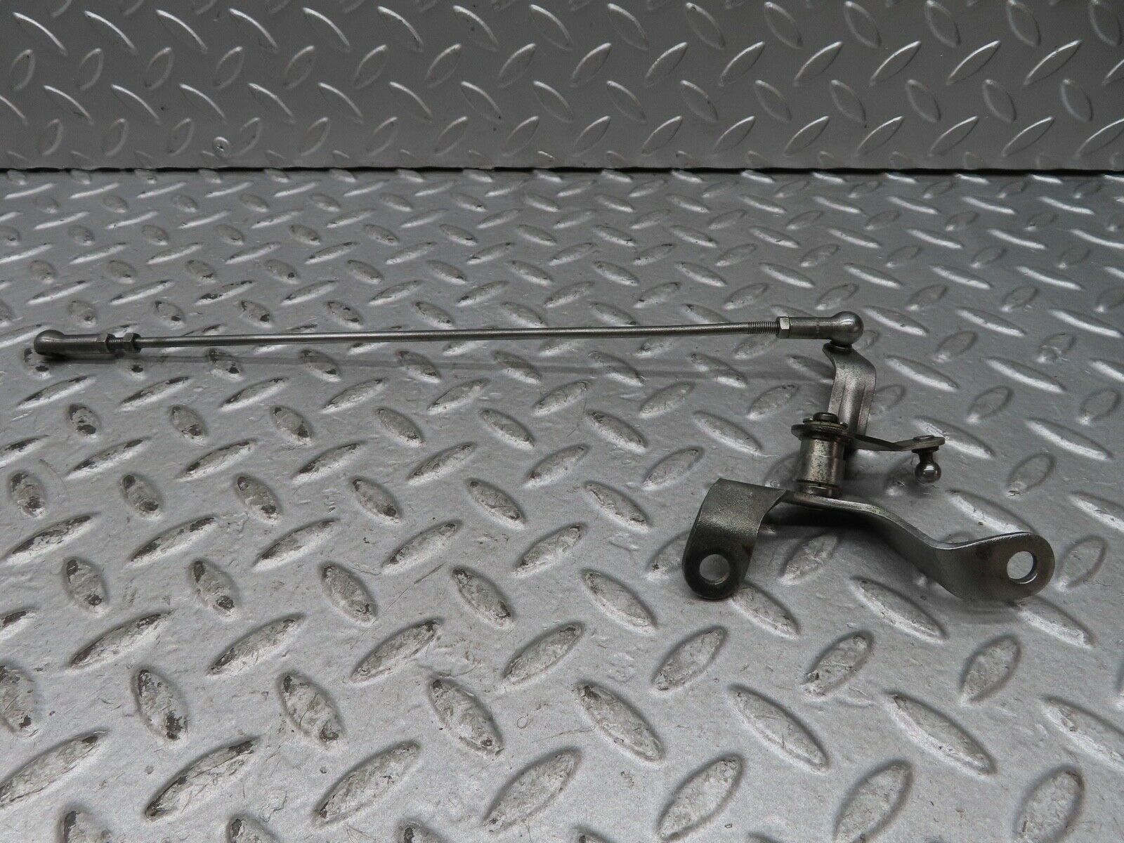 17788 Mercedes-Benz W116 450SEL Throttle Linkage