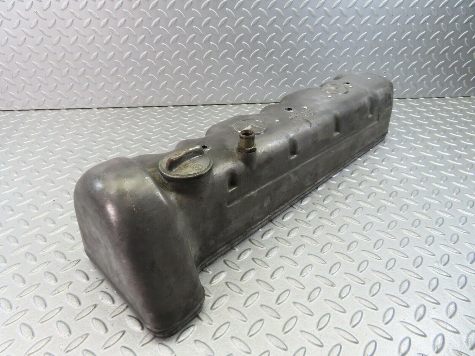 8552 Mercedes-Benz W108 Cylinder Head Valve Cover 1300160005