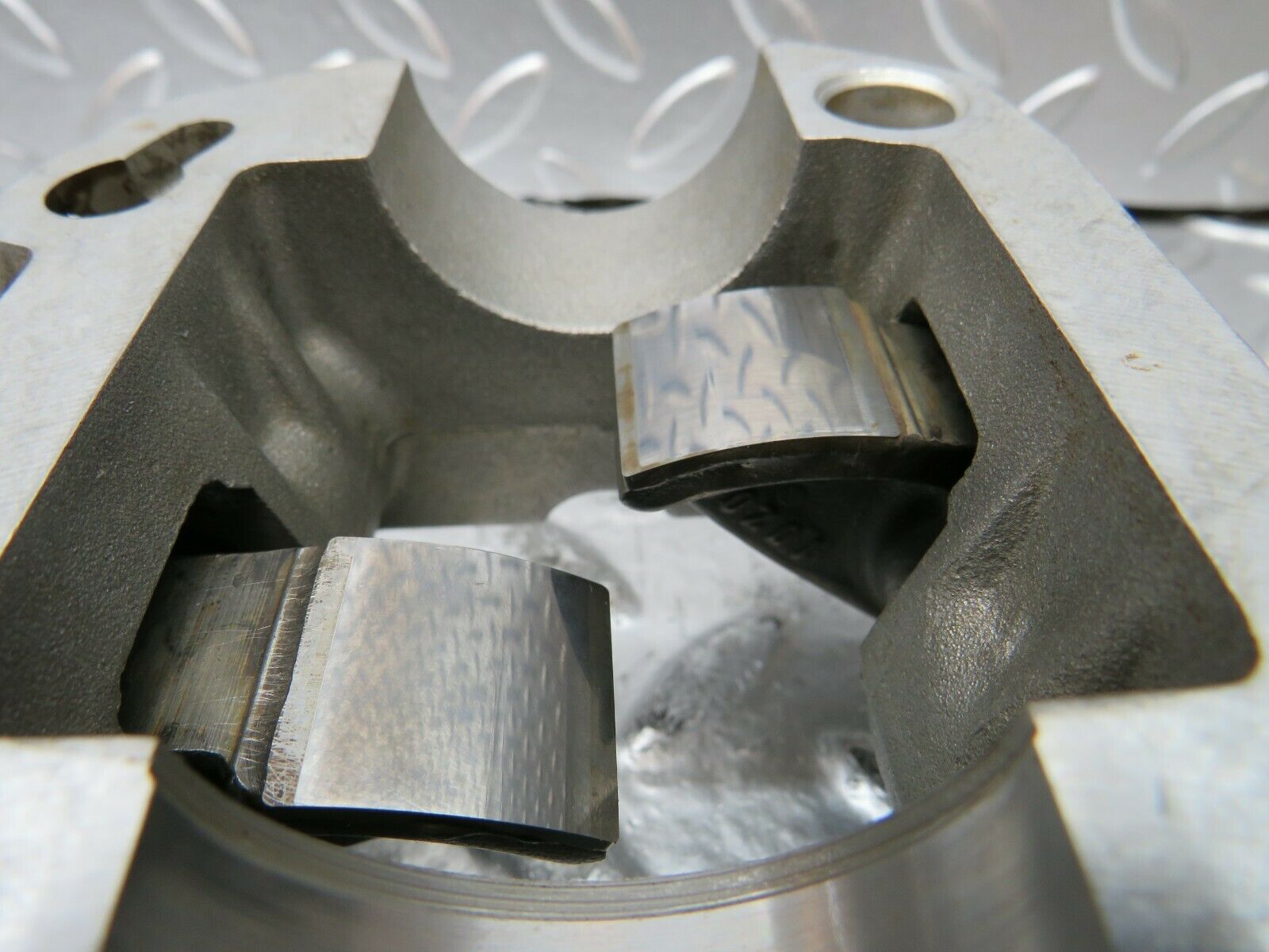 23070 Mercedes-Benz C123 230CE Coupe Rocker Arms Camshaft Bearing Block 1020510110