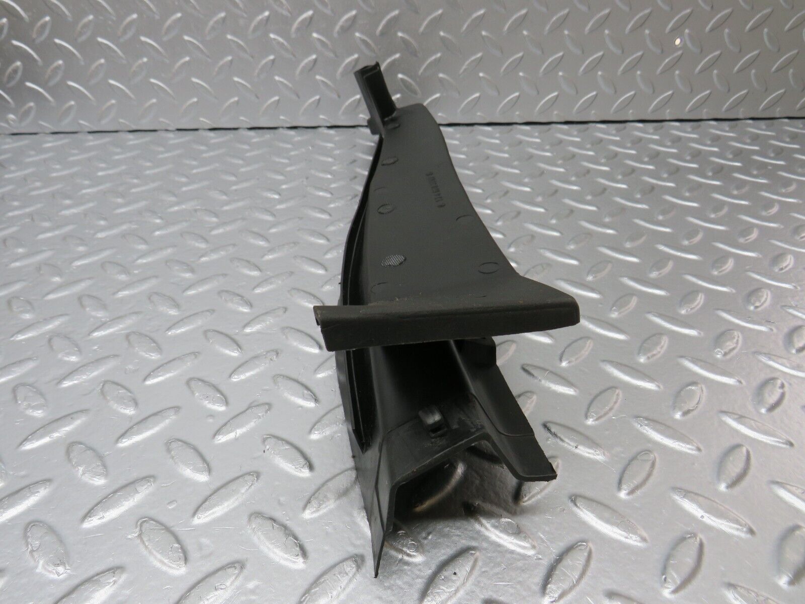 33979 Mercedes-Benz W124 260E Water Drain 1246283707 1246202667