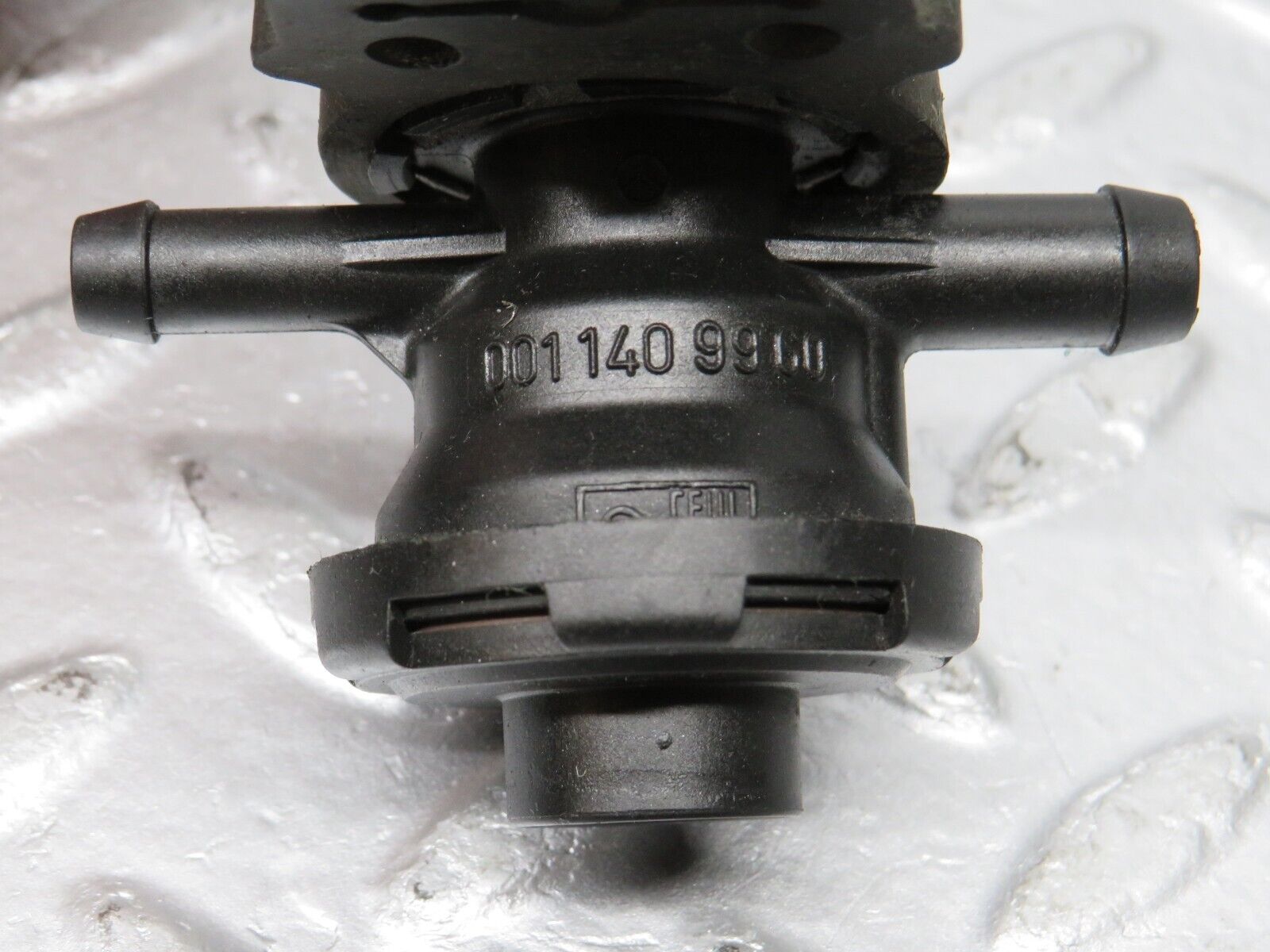 39715 Mercedes-Benz R129 320SL Coupe Fuel Regeneration Valve 0011409960