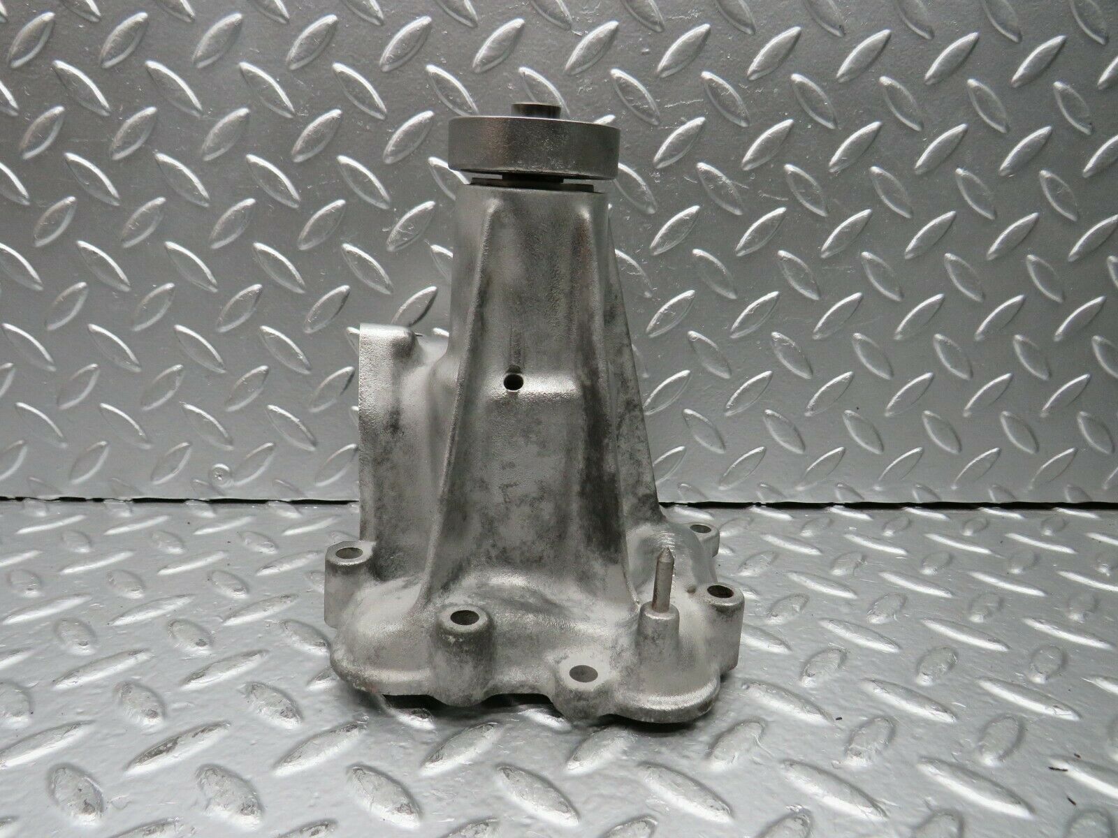 22679 Mercedes-Benz C107 450SLC Coupe Water Pump 1172010201