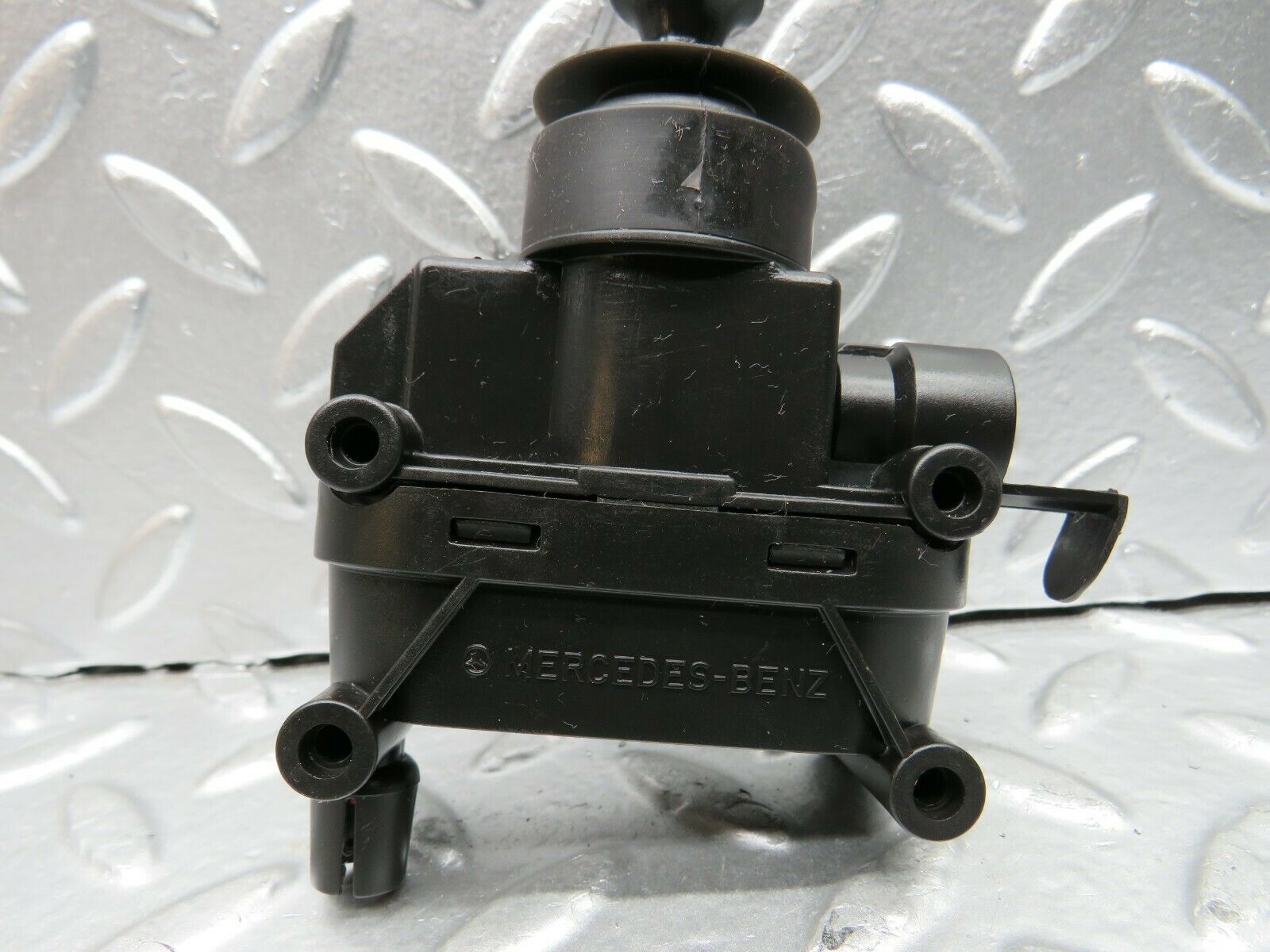 22493 Mercedes-Benz C124 E220 Coupe Door Lock Vacuum Actuator