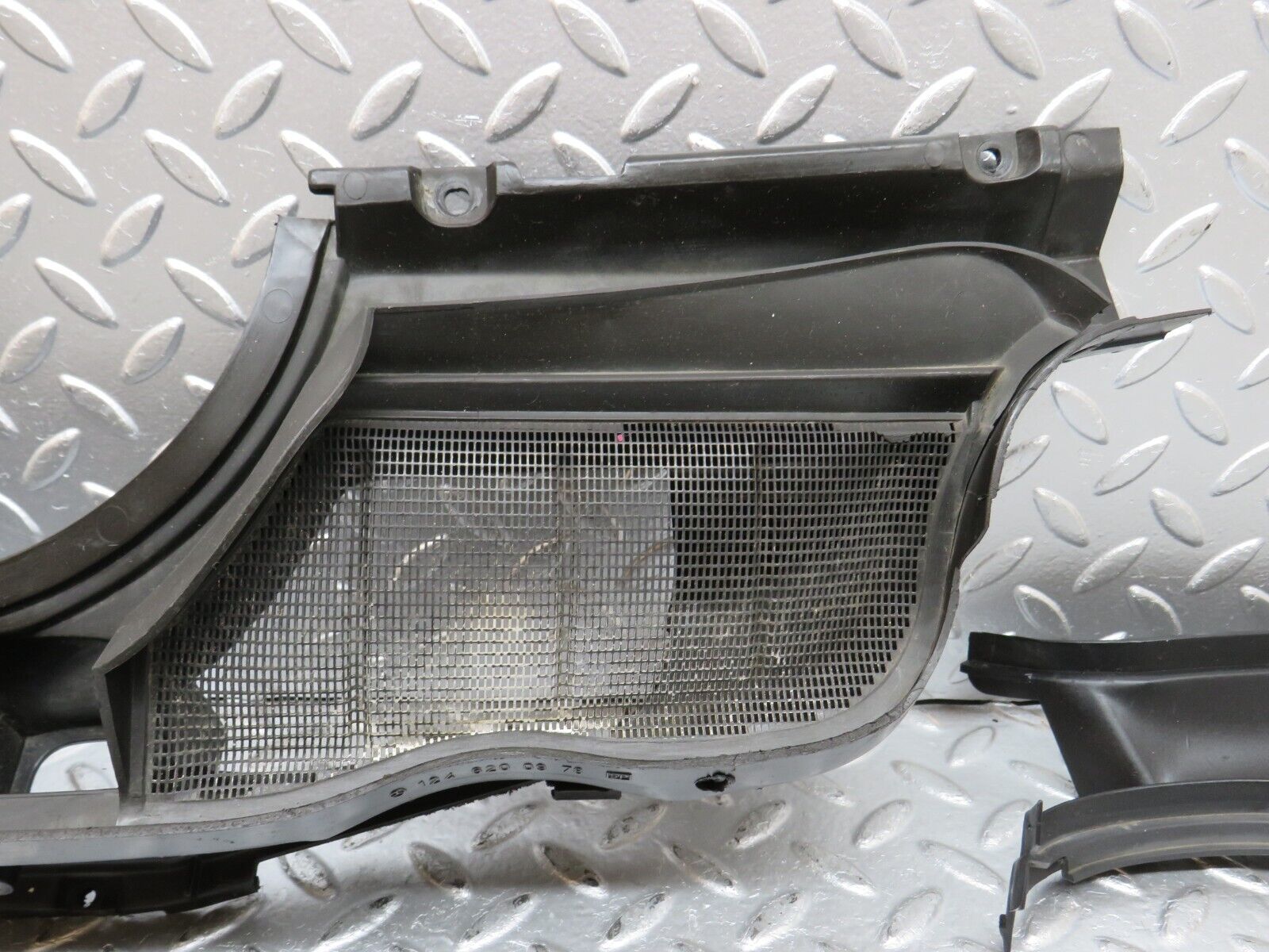 29613 Mercedes-Benz W124 230E Water Drain 1246202667 1246200978 1246200778