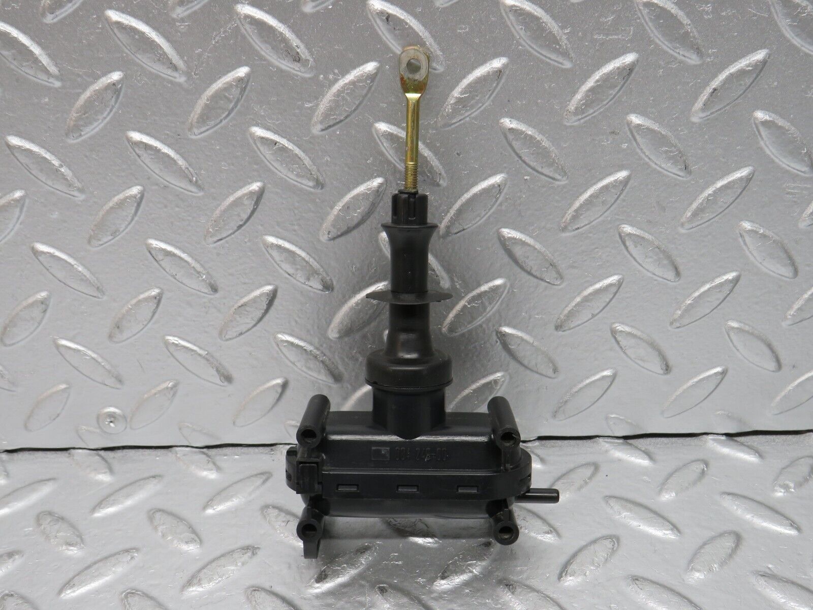 32448 Mercedes-Benz S124 300TE Wagon Door Lock Vacuum Actuator Rear Right