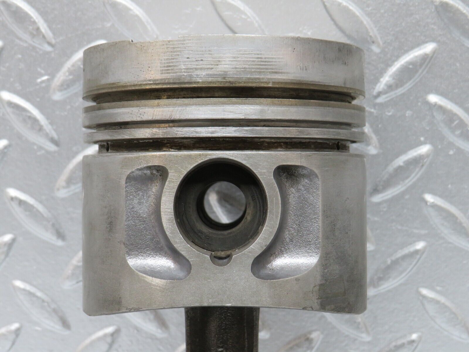 32935 Mercedes-Benz W123 300D Piston With Connecting Rod 90.885 mm 61502