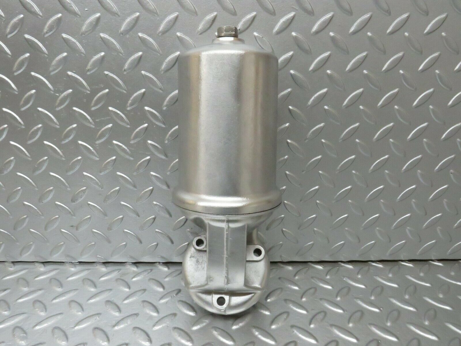 23896 Mercedes-Benz C107 450SLC Coupe Oil Filter Housing 1161840309