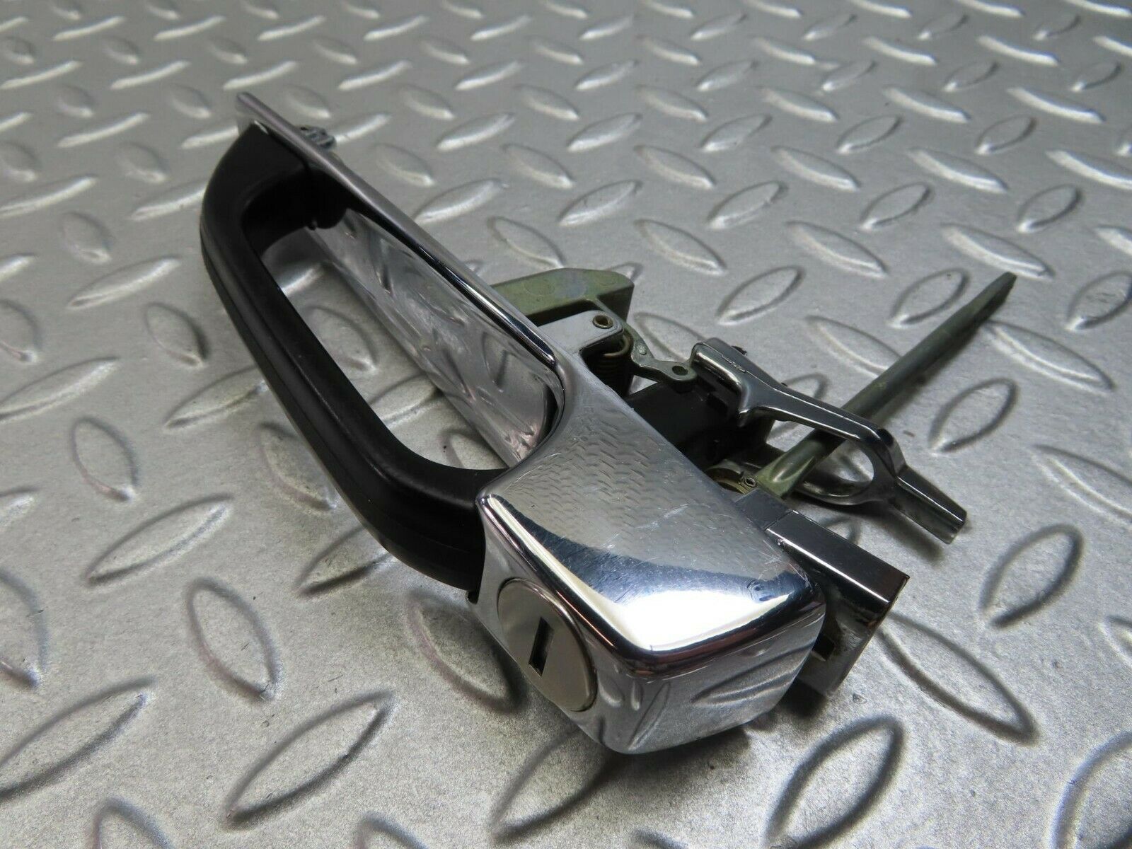 8239 Mercedes-Benz W123 Exterior Chrome Door Handle Front Right 1237600259