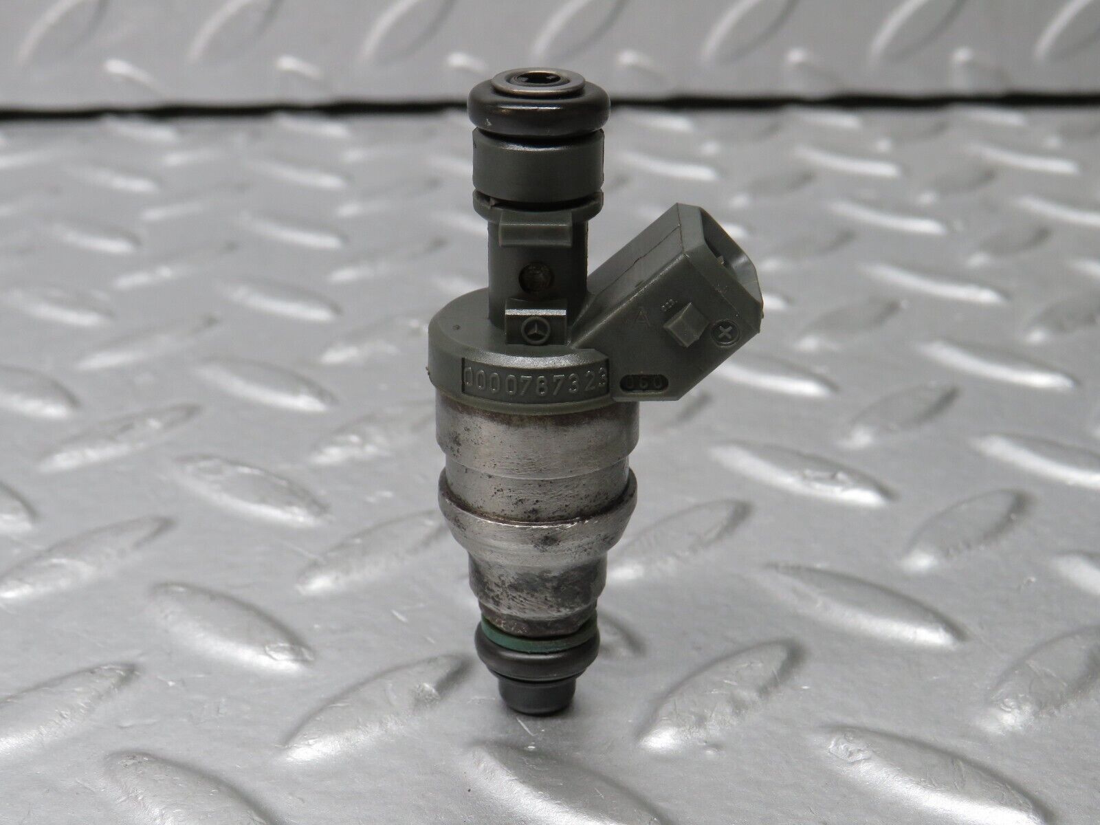 38145 Mercedes-Benz A124 320E Cabriolet Fuel Injector Bosch 0280155209 0000787323
