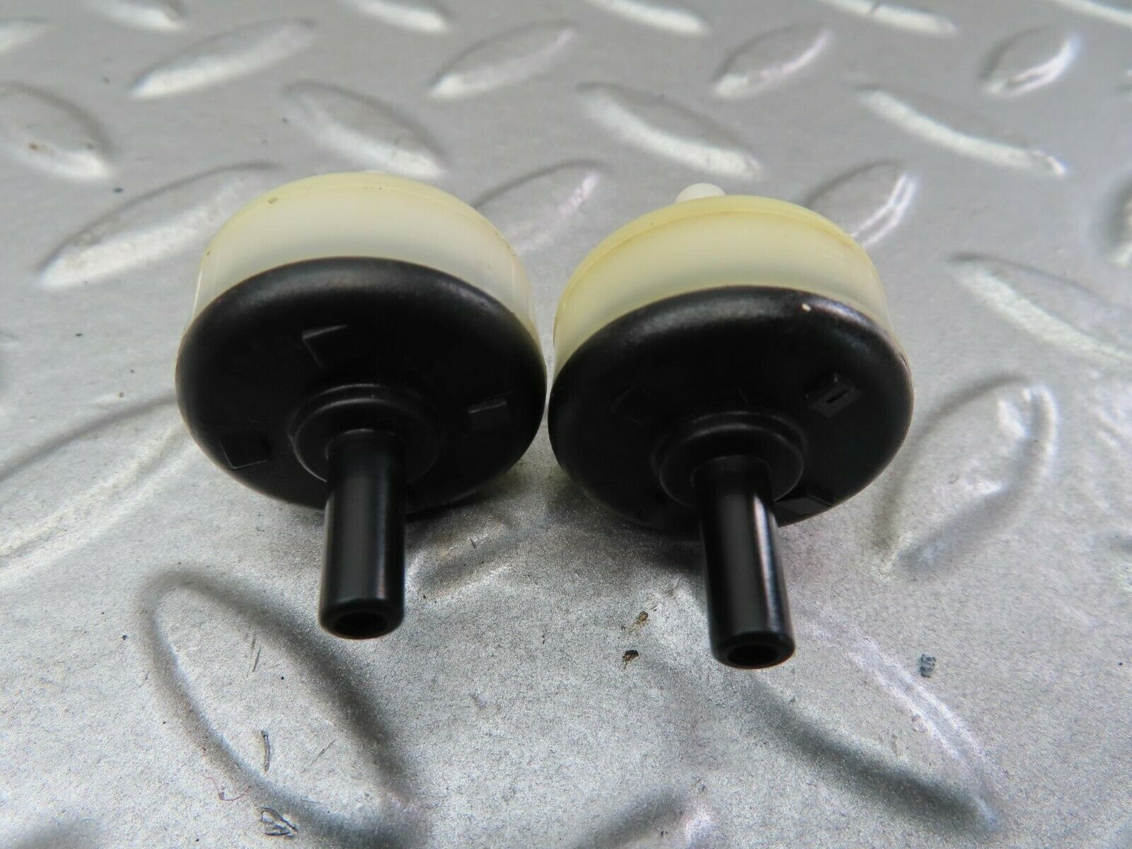 15513 Mercedes-Benz W123 230E Vacuum Valve