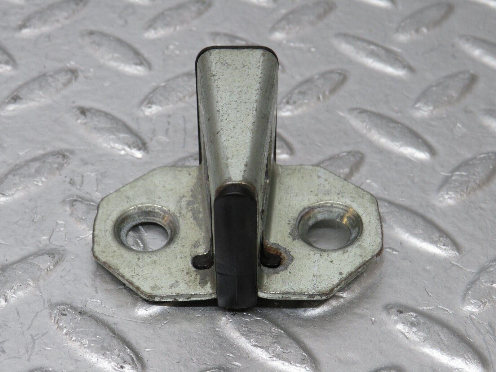 34890 Mercedes-Benz W210 320E Door Lock Latch