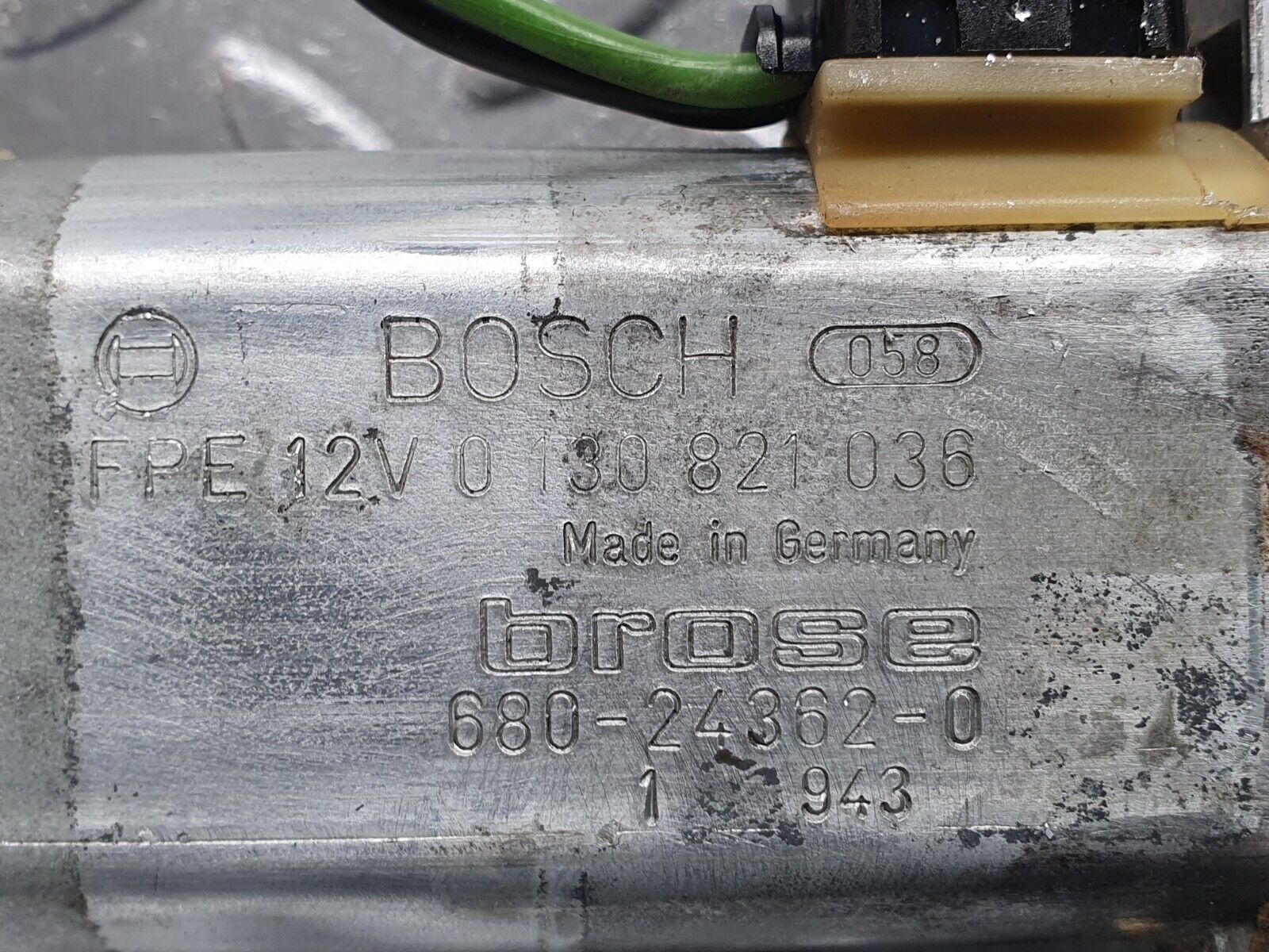 41003 Mercedes-Benz W126 300SE Rear Right Window Regulator Motor Bosch 0130821036