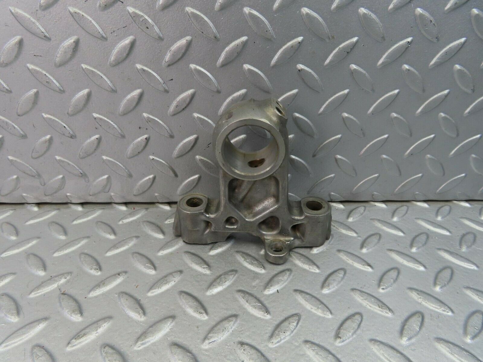 9000 Mercedes-Benz W108 Camshaft Tower Bearing 1800515110