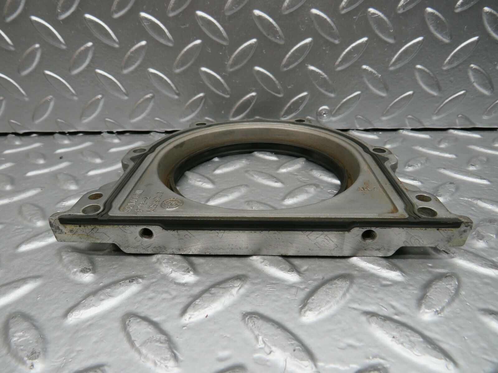 22442 Mercedes-Benz C124 E220 Coupe Crankshaft Rear Sealing Cover