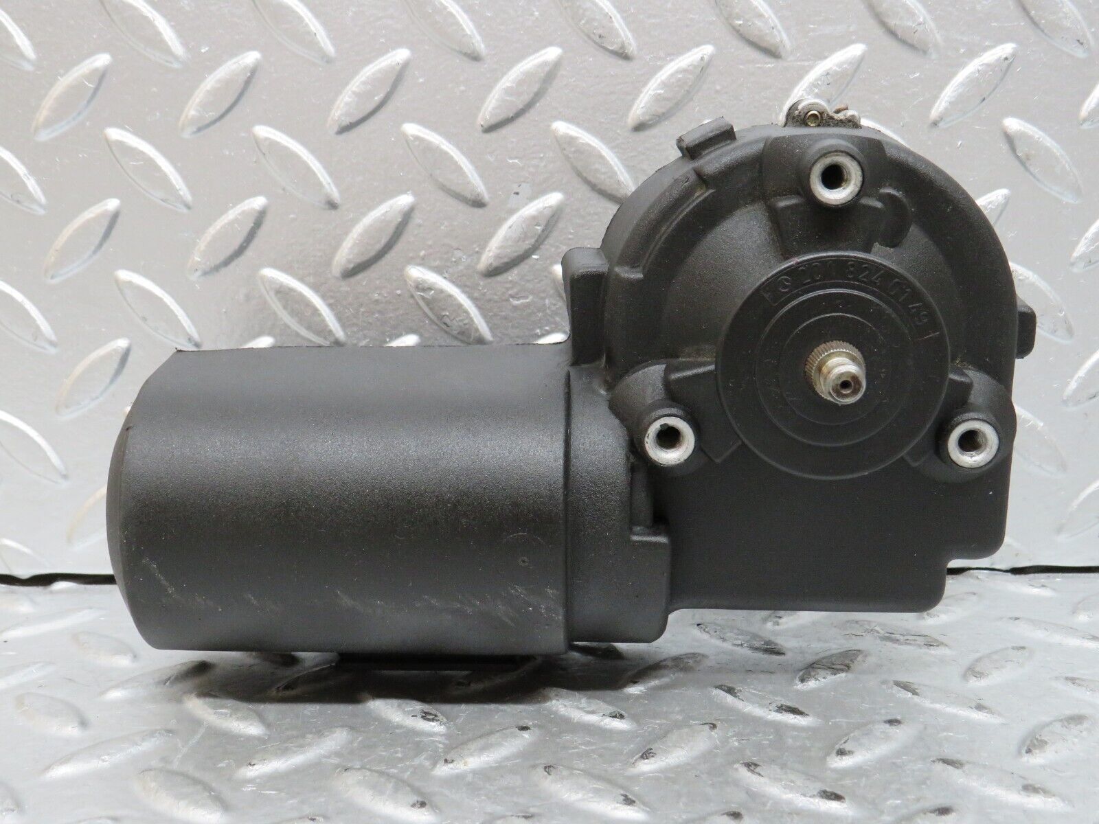 29048 Mercedes-Benz C124 320CE Coupe Wiper Motor Bosch 0390241425 with cover