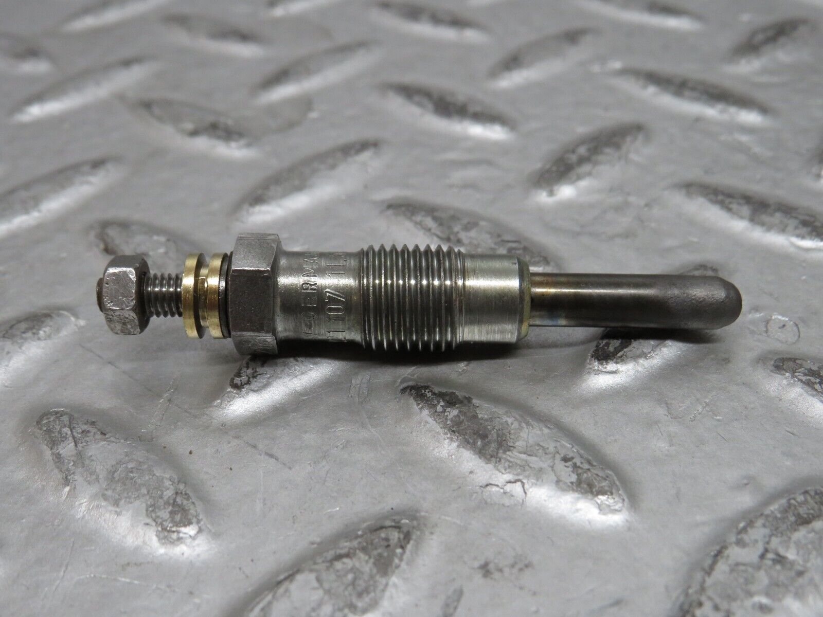 28500 Mercedes-Benz S123 240D Wagon Glow Plug Beru 0100221107