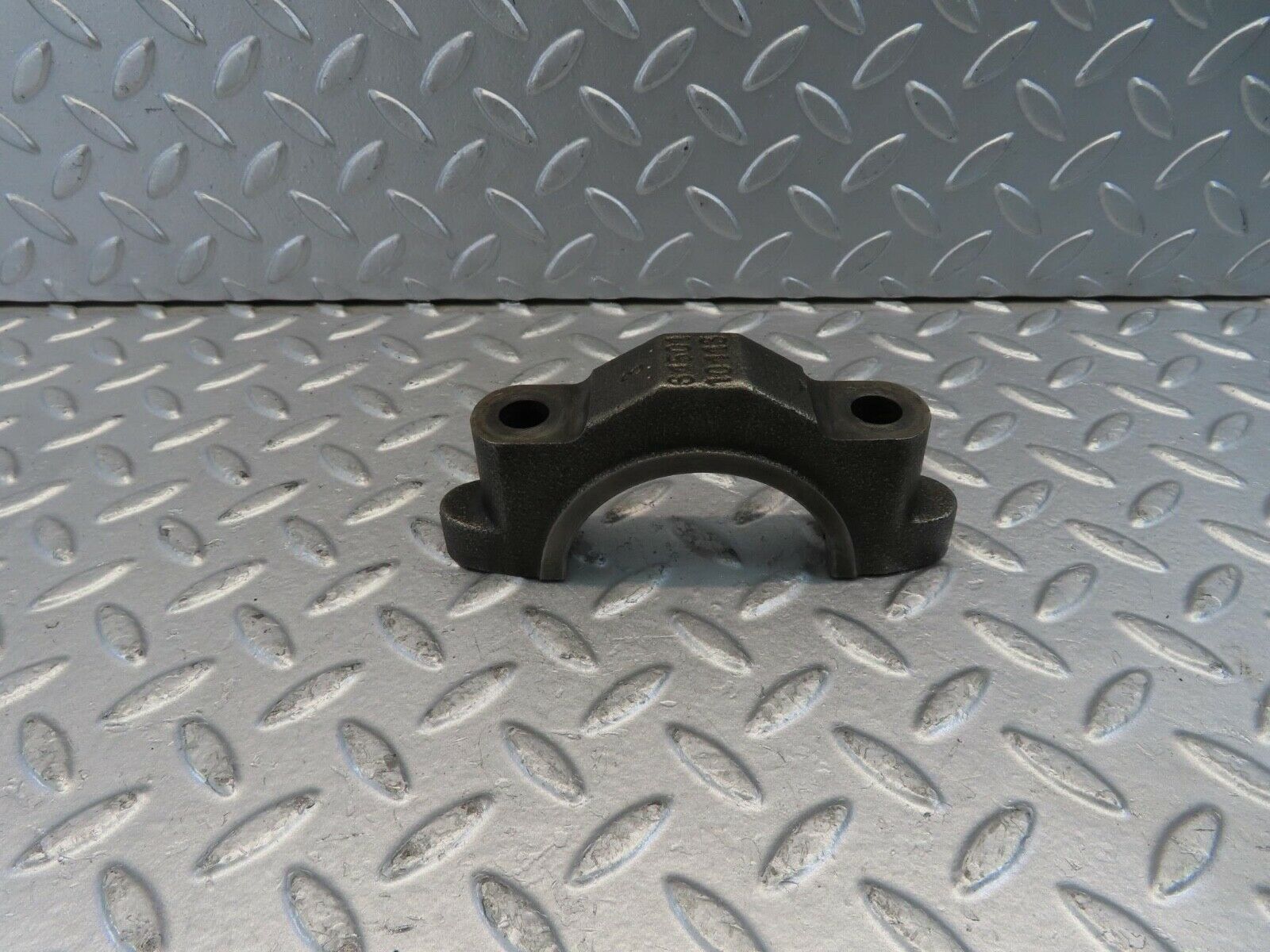 10994 Mercedes-Benz W115 220D Crankshaft Bearing Holder Block 6150110113