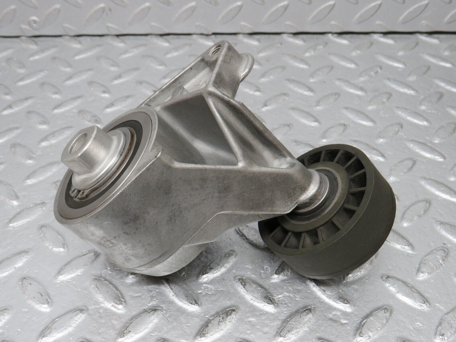 38932 Mercedes-Benz W201 190E 2.6L Belt Tensioner 1032021140 1032000570