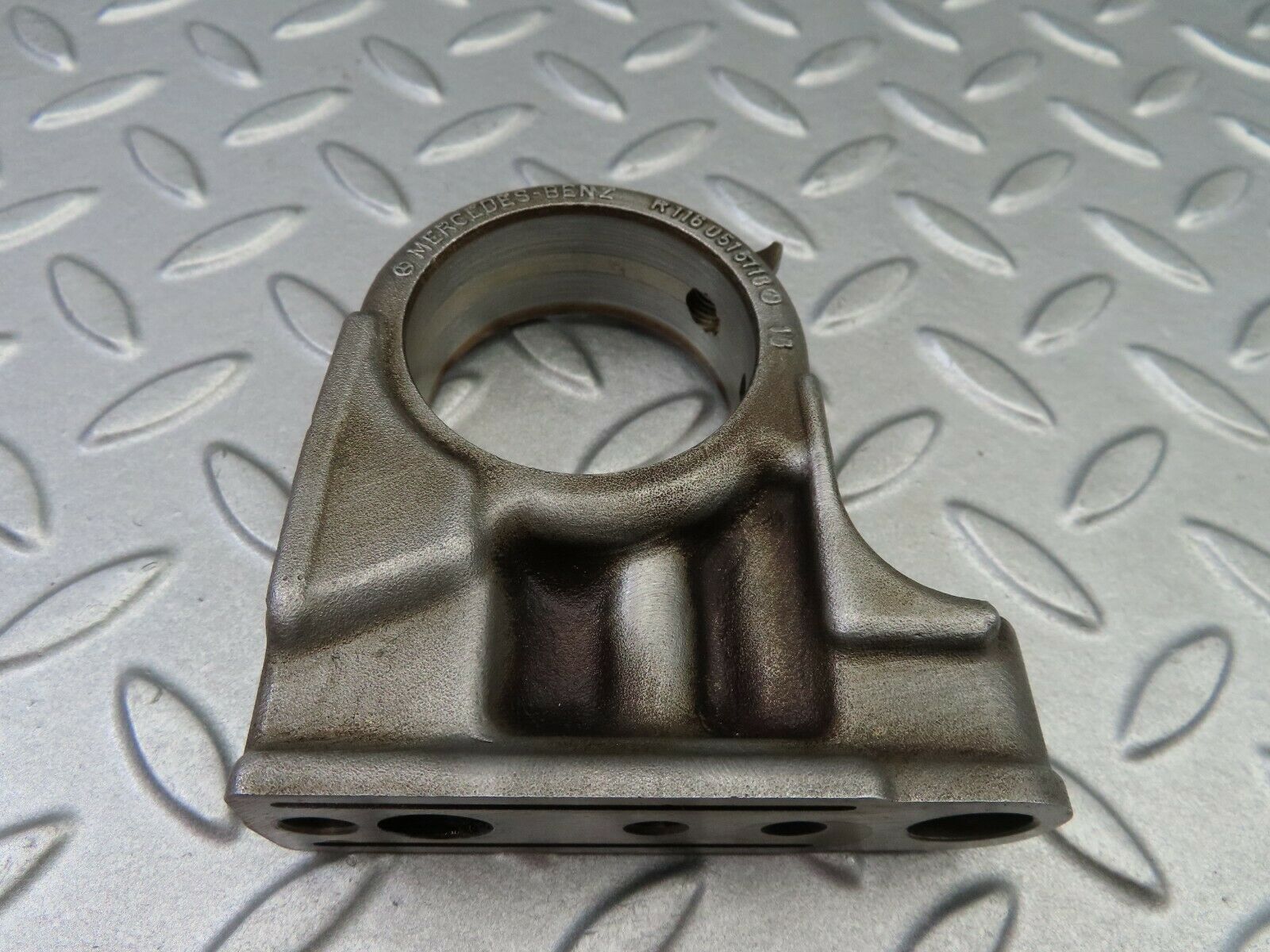 6277 Mercedes-Benz W126 380SE Camshaft Bearing Tower 1160515118