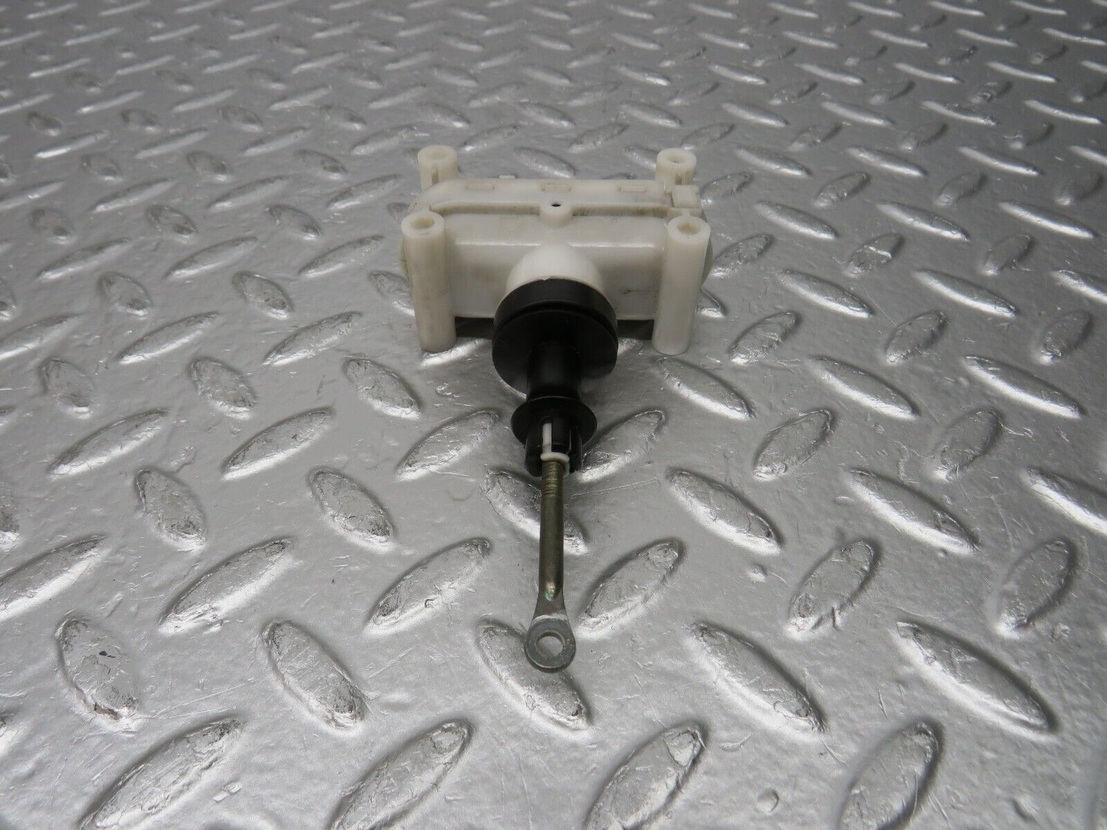 31397 Mercedes-Benz S124 220TE Door Lock Vacuum Actuator Hella Rear Right