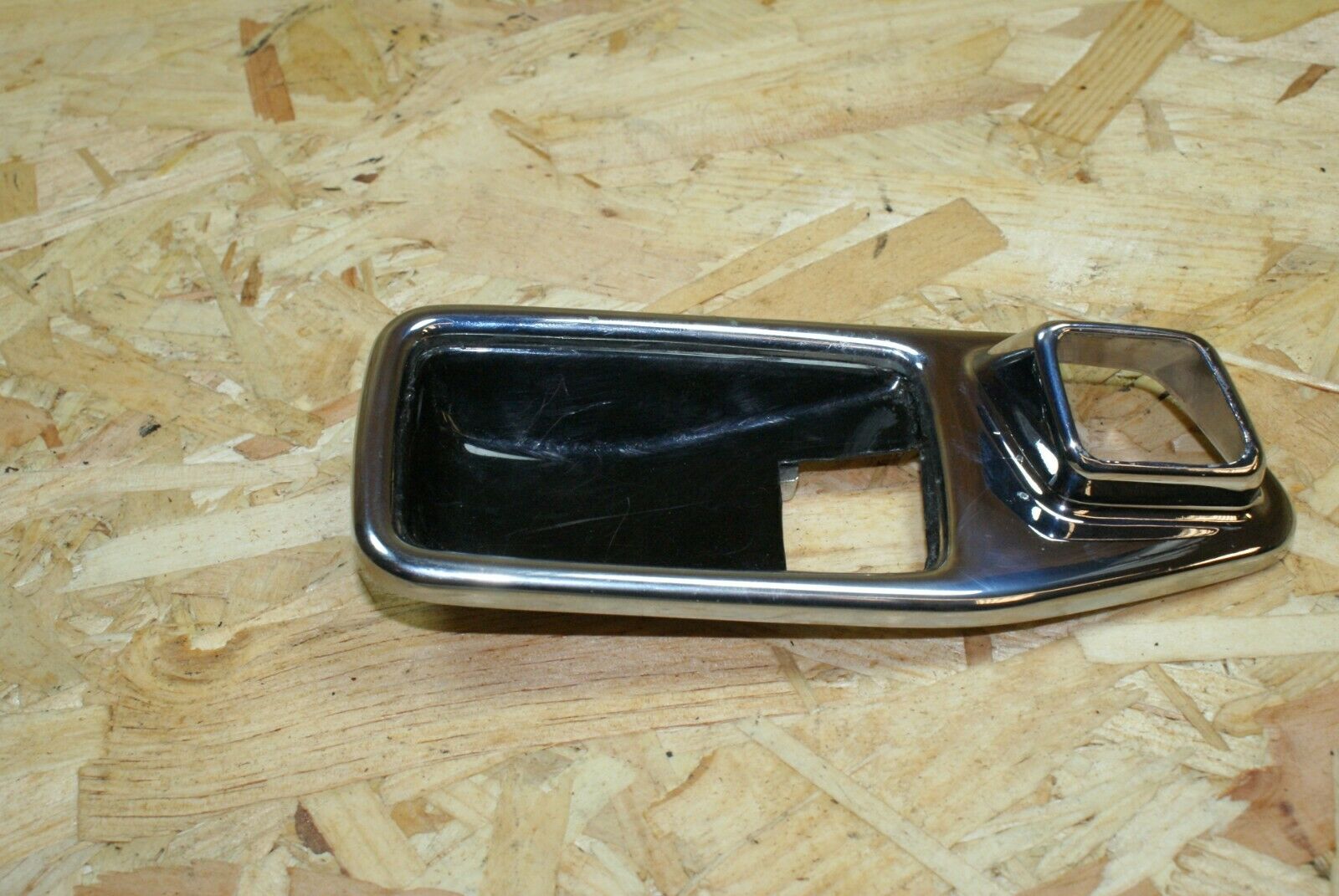 2256 Mercedes-Benz W123 280E Chrome Door Handle Surround Rear Right 1167660211