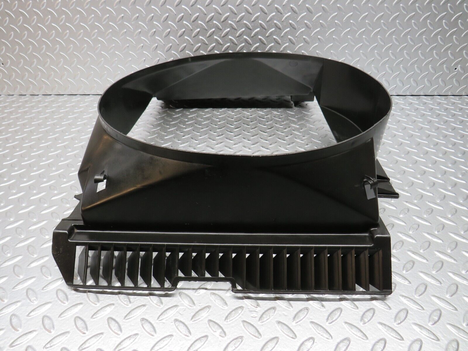 32118 Mercedes-Benz W123 230E Radiator Fan Shroud Fan Cover 1235052055