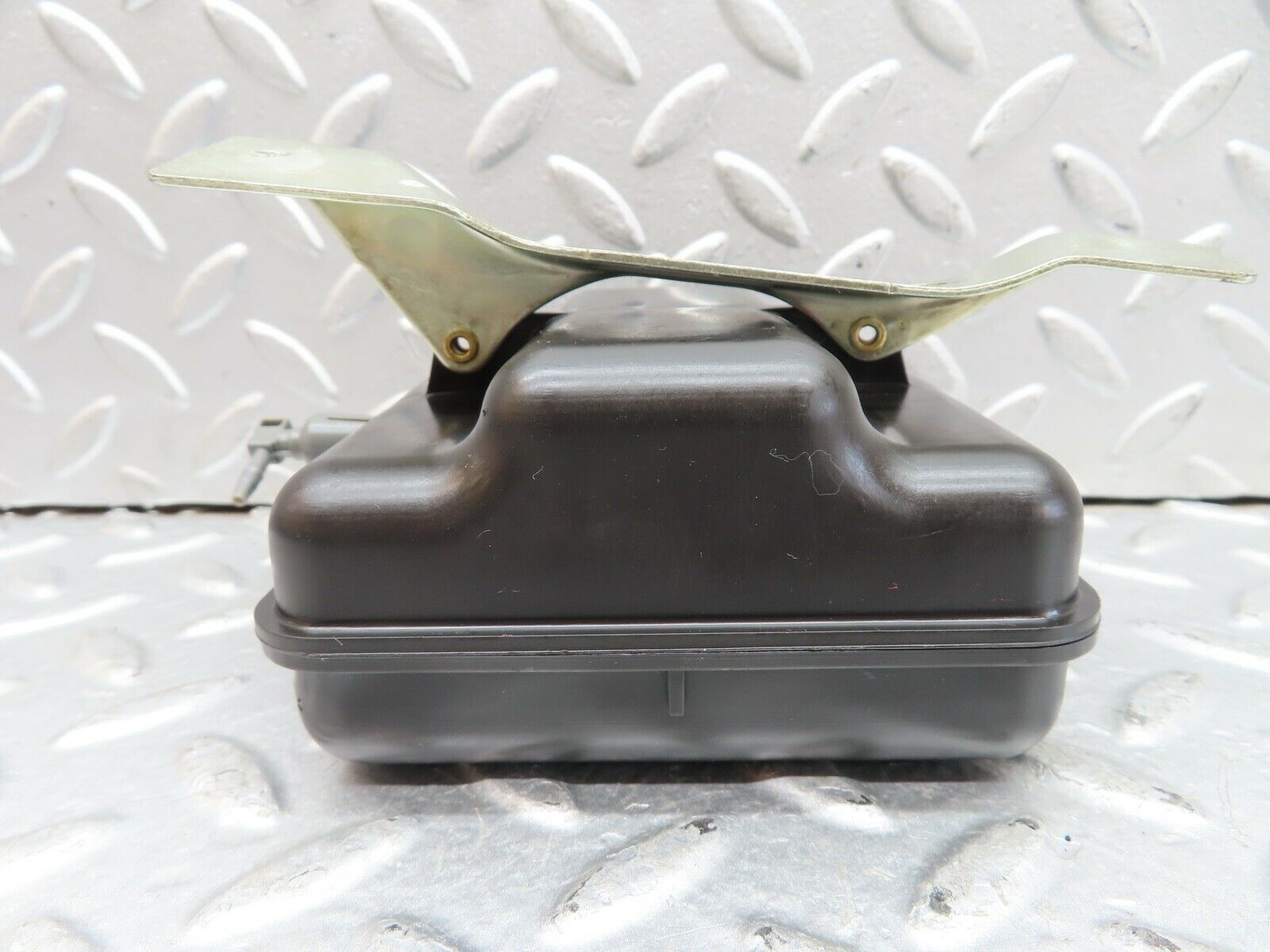 19378 Mercedes-Benz C140 CL420 Coupe Air Vacuum Expansion Tank 1298050019