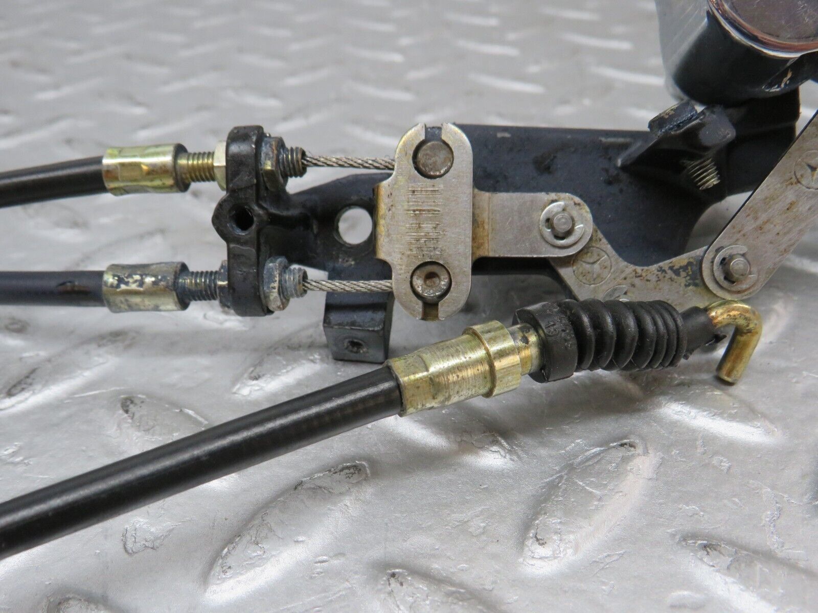 36825 Mercedes-Benz R129 300SL-24 Front Right Seat Release Handle Cable