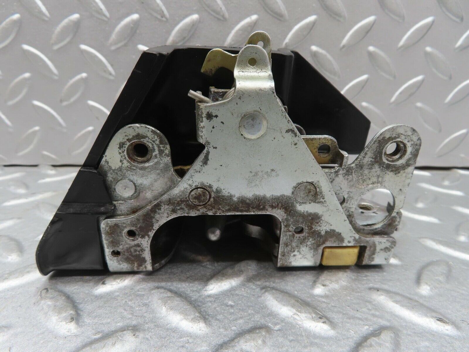 13638 Mercedes-Benz W123 200 Rear Left Door Lock Mechanism 1237330108