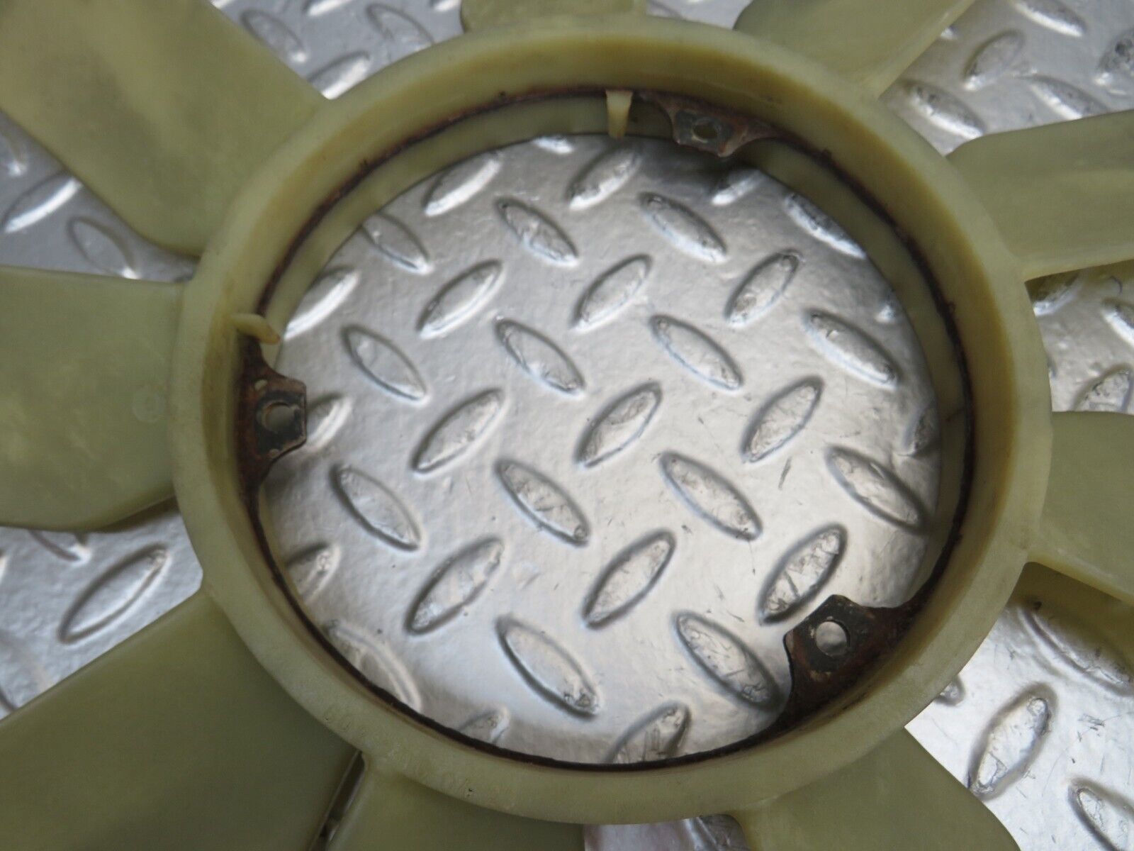 25391 Mercedes-Benz W201 190D Engine Cooling Fan 6022000423