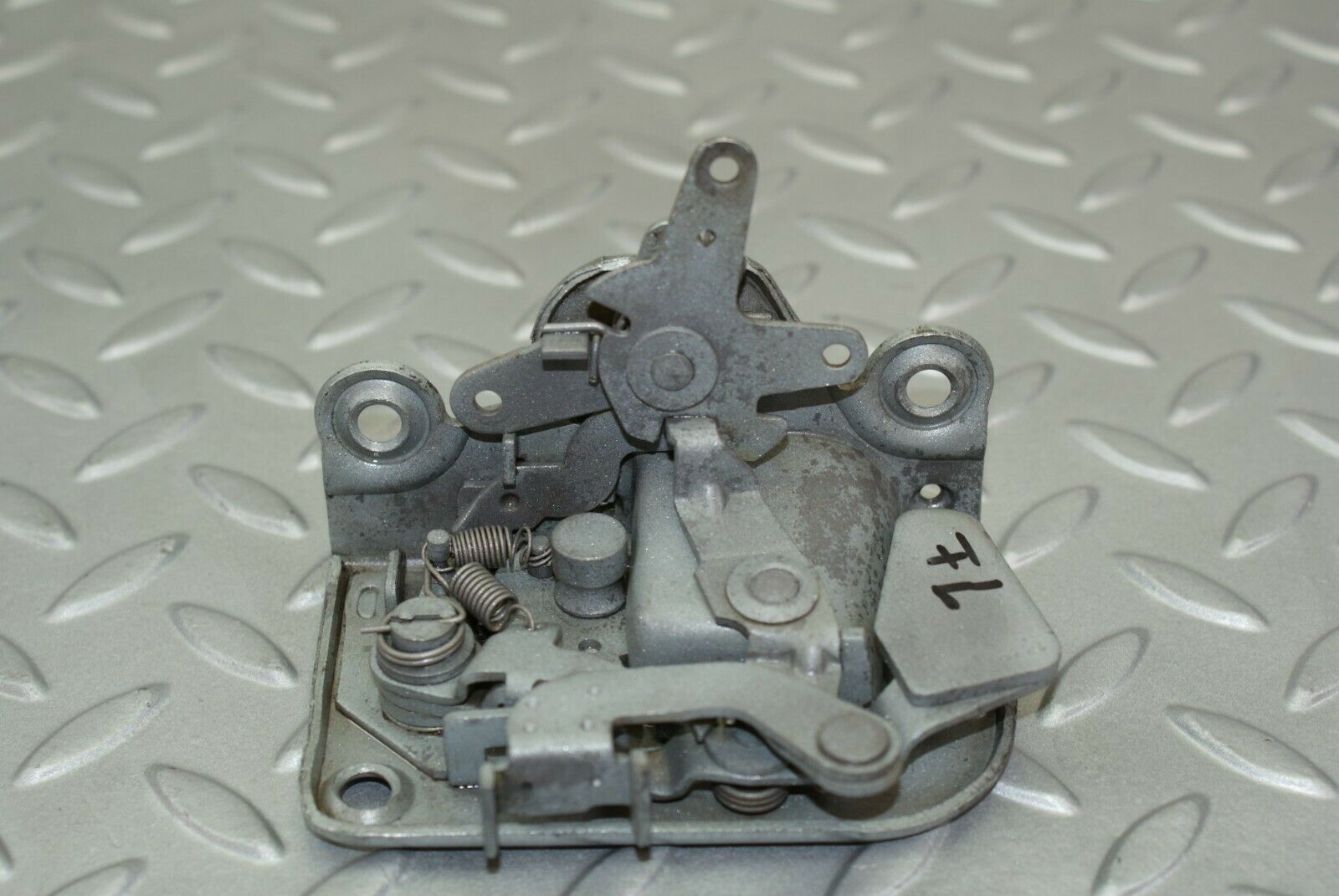 3121 Mercedes-Benz W115 220D Front Left Door Lock Mechanism
