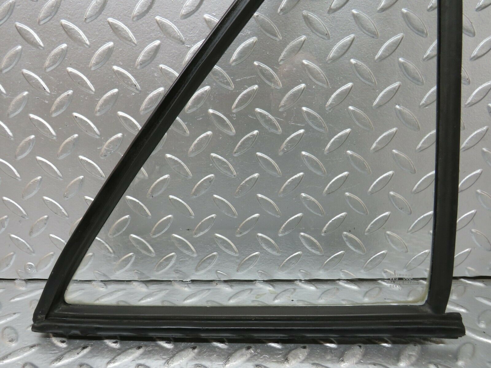 23651 Mercedes-Benz W114 280E Rear Right Quarter Window