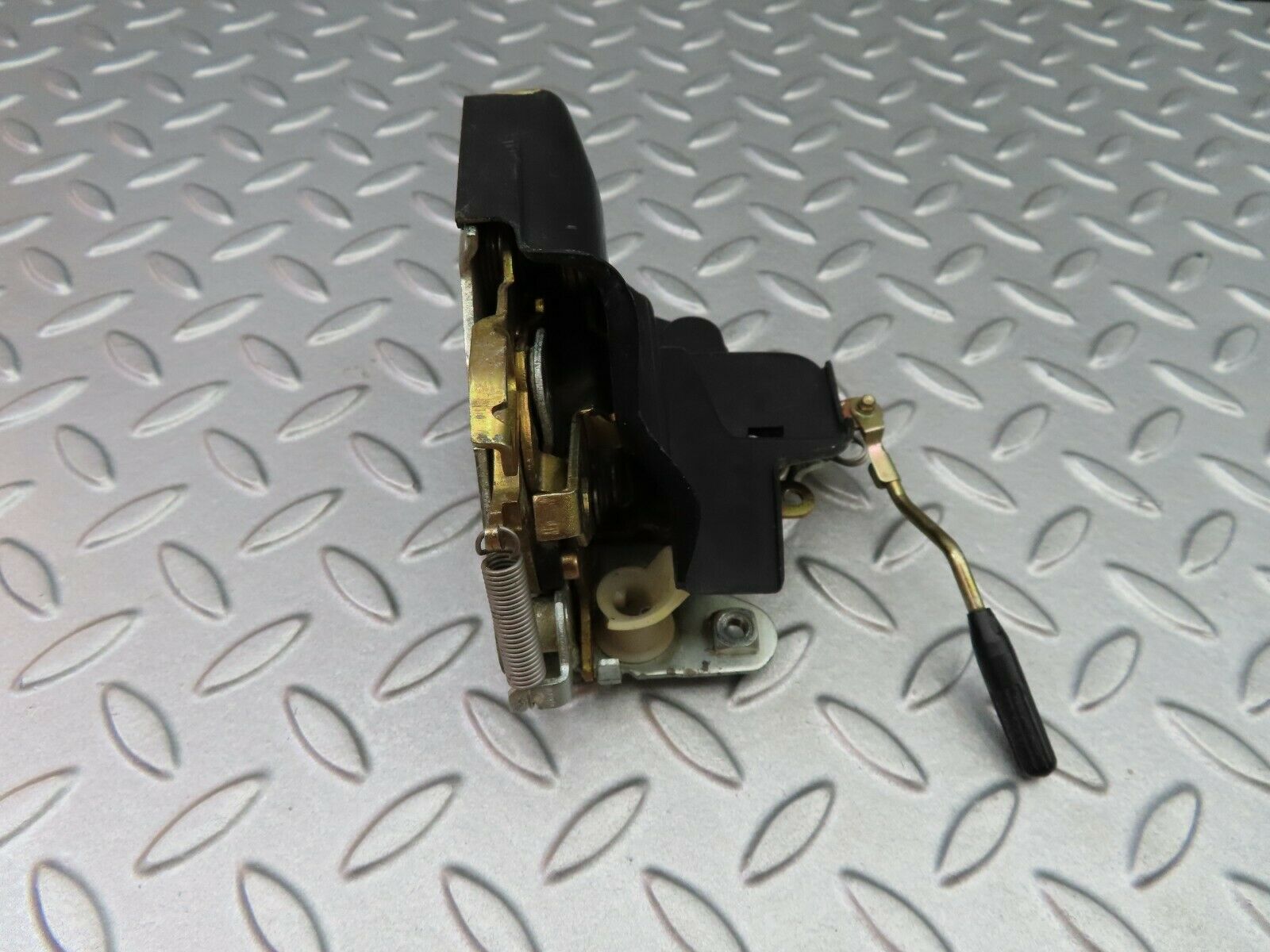 5815 Mercedes-Benz W123 200 Front Right Door Lock Mechanism 1237330208