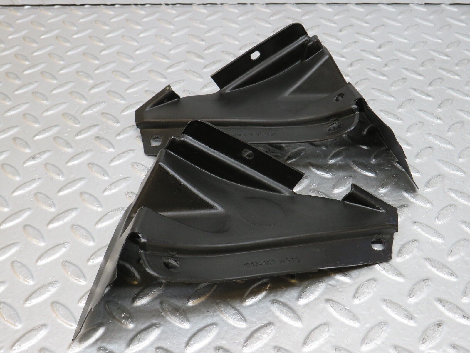 29359 Mercedes-Benz W124 230E Covering Side Member Pair 1246280907 1246281007