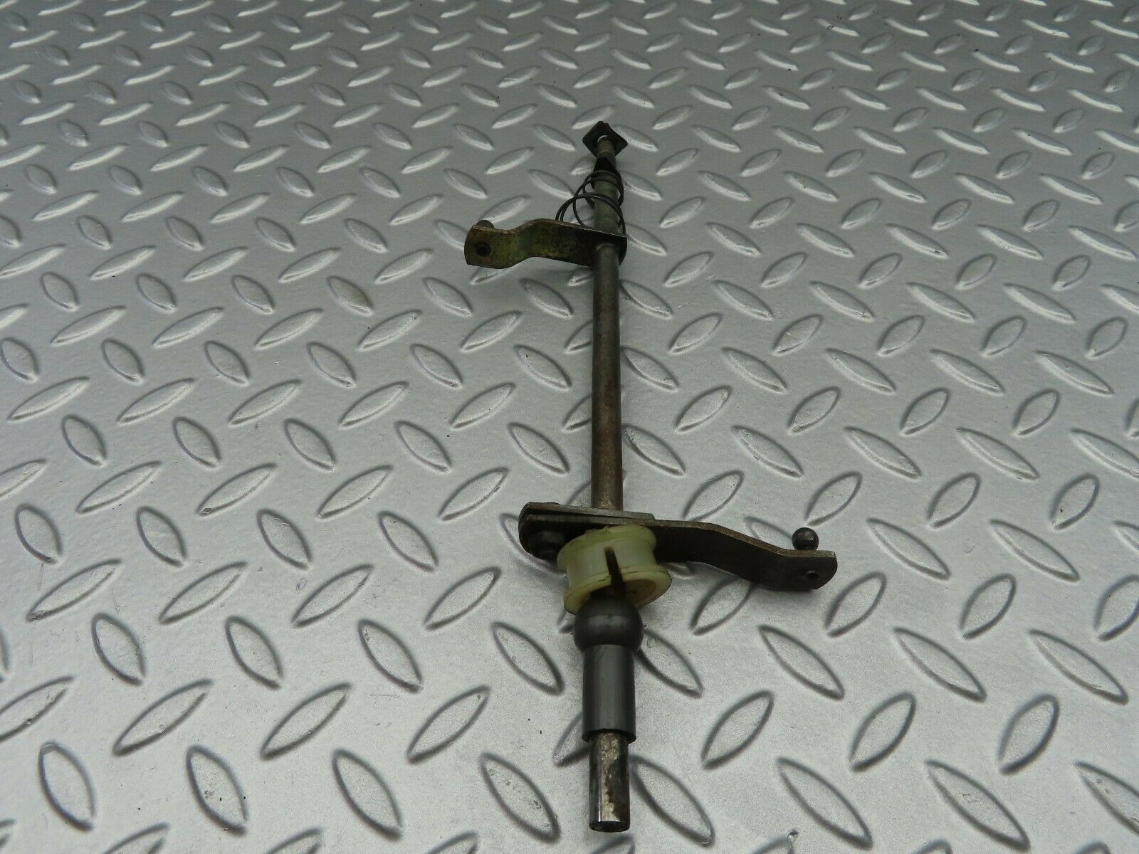 6402 Mercedes-Benz W126 380SE Throttle Linkage