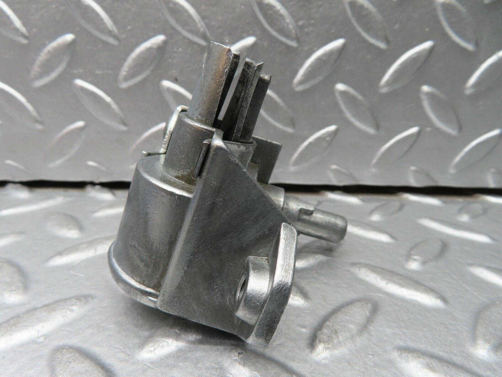 20810 Mercedes-Benz W114 250CE Coupe Vent Window Regulator Left Side