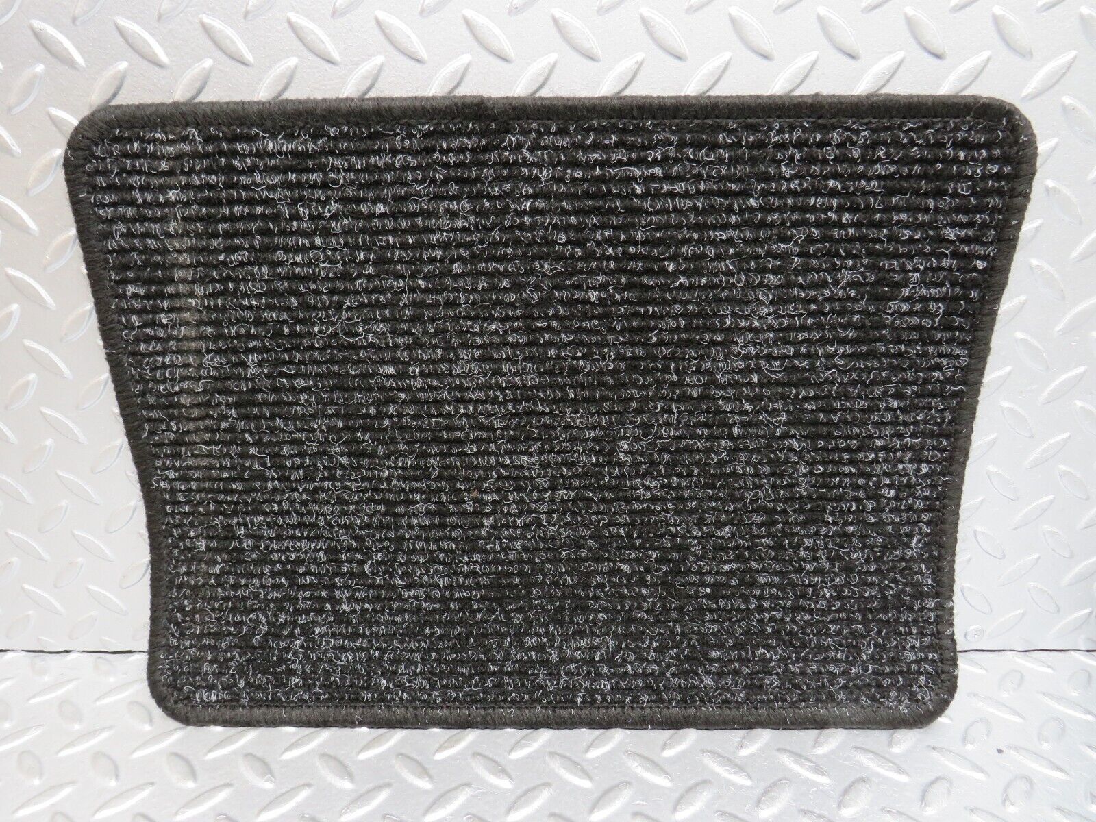 39047 Mercedes-Benz W201 190E 2.6L Rear Floor Mat 2x