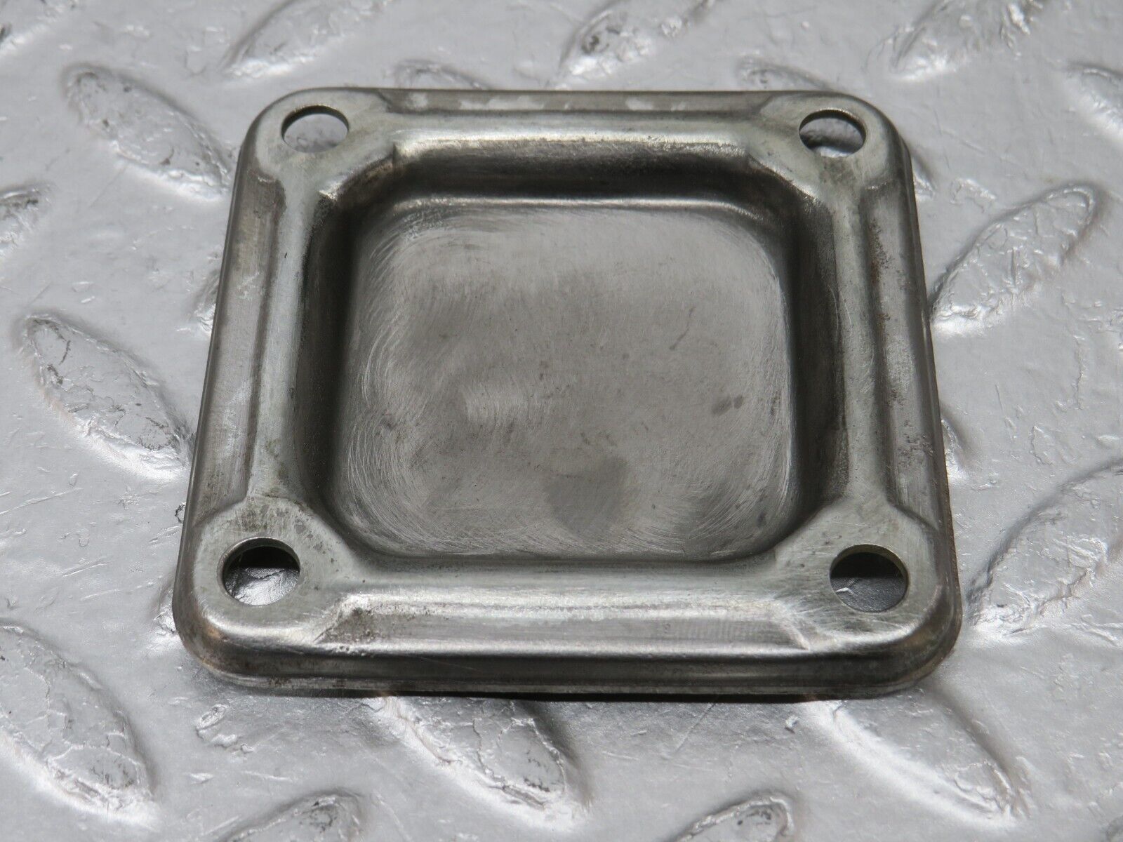 34653 Mercedes-Benz C126 380SEC Coupe Ignition Distributor Cover