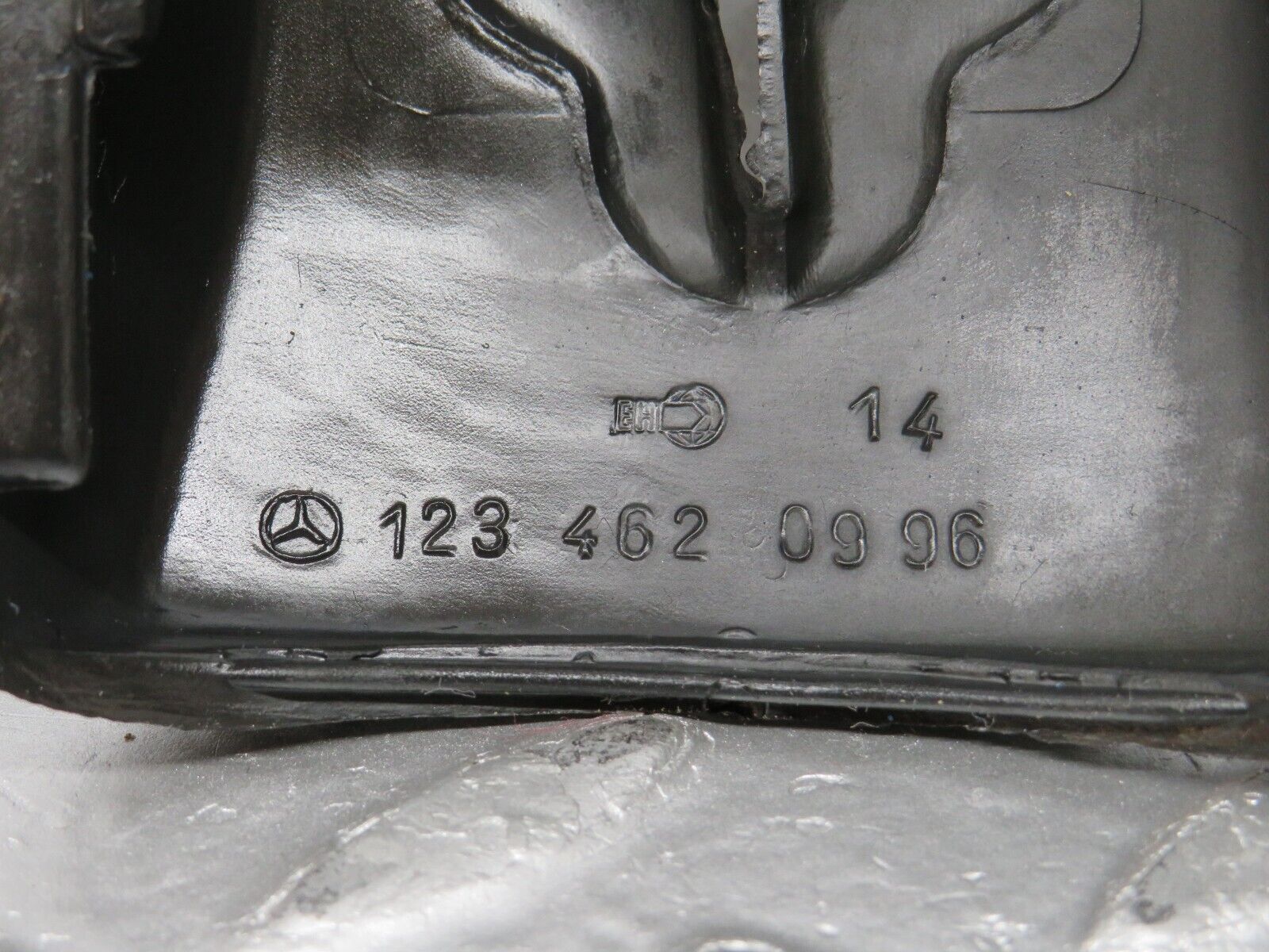 30984 Mercedes-Benz W123 200D Steering Column Switch Rubber 1234620996