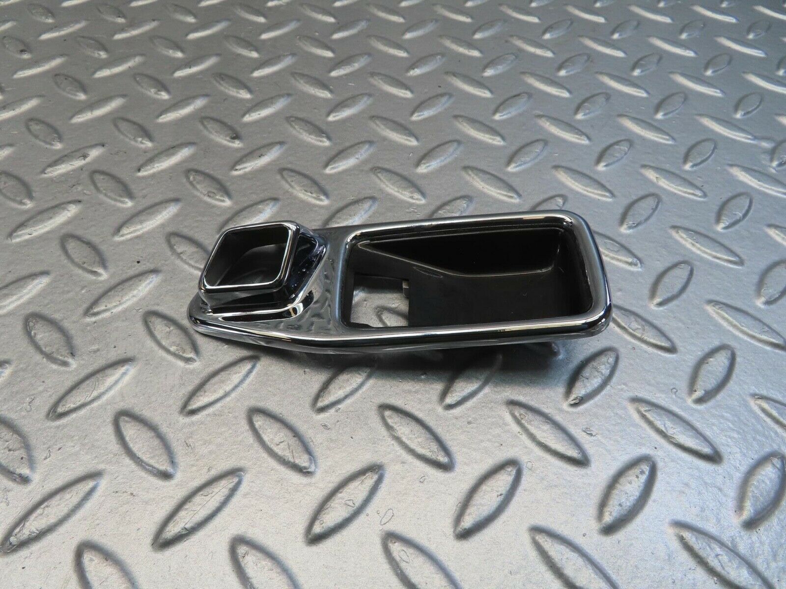 11367 Mercedes-Benz C123 230CE Coupe Frame For Door Opener Left 1167660111