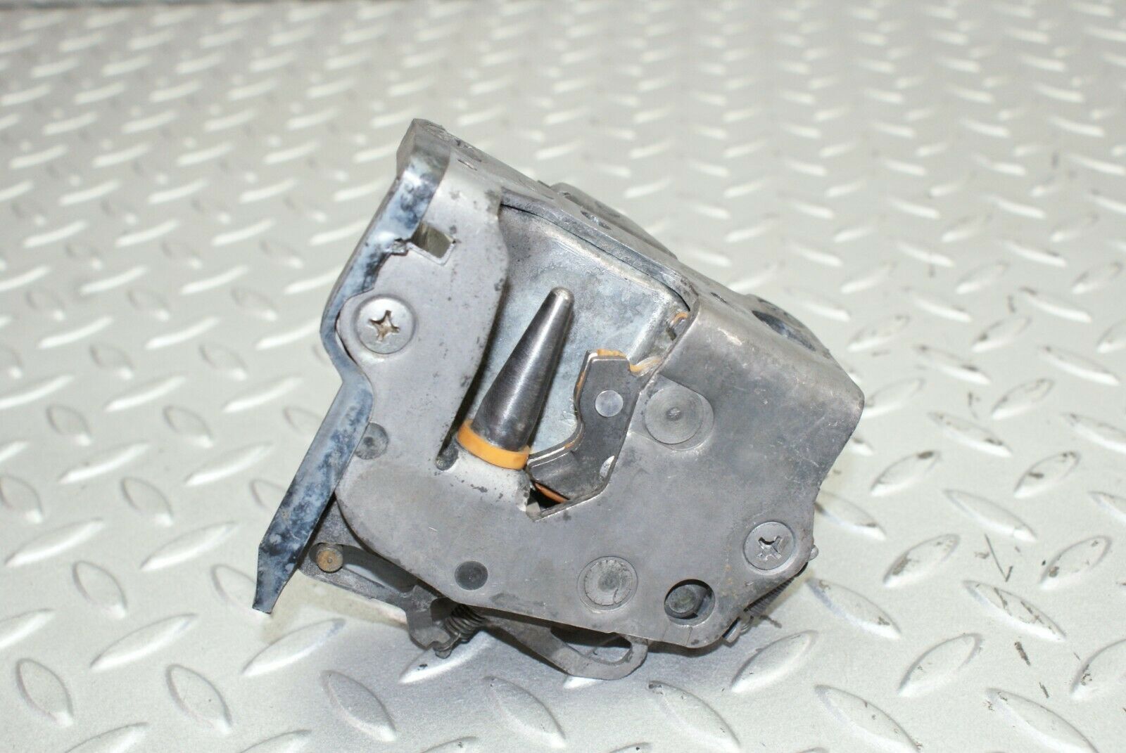 2595 Mercedes-Benz W116 350SE Door Lock Mechanism Left