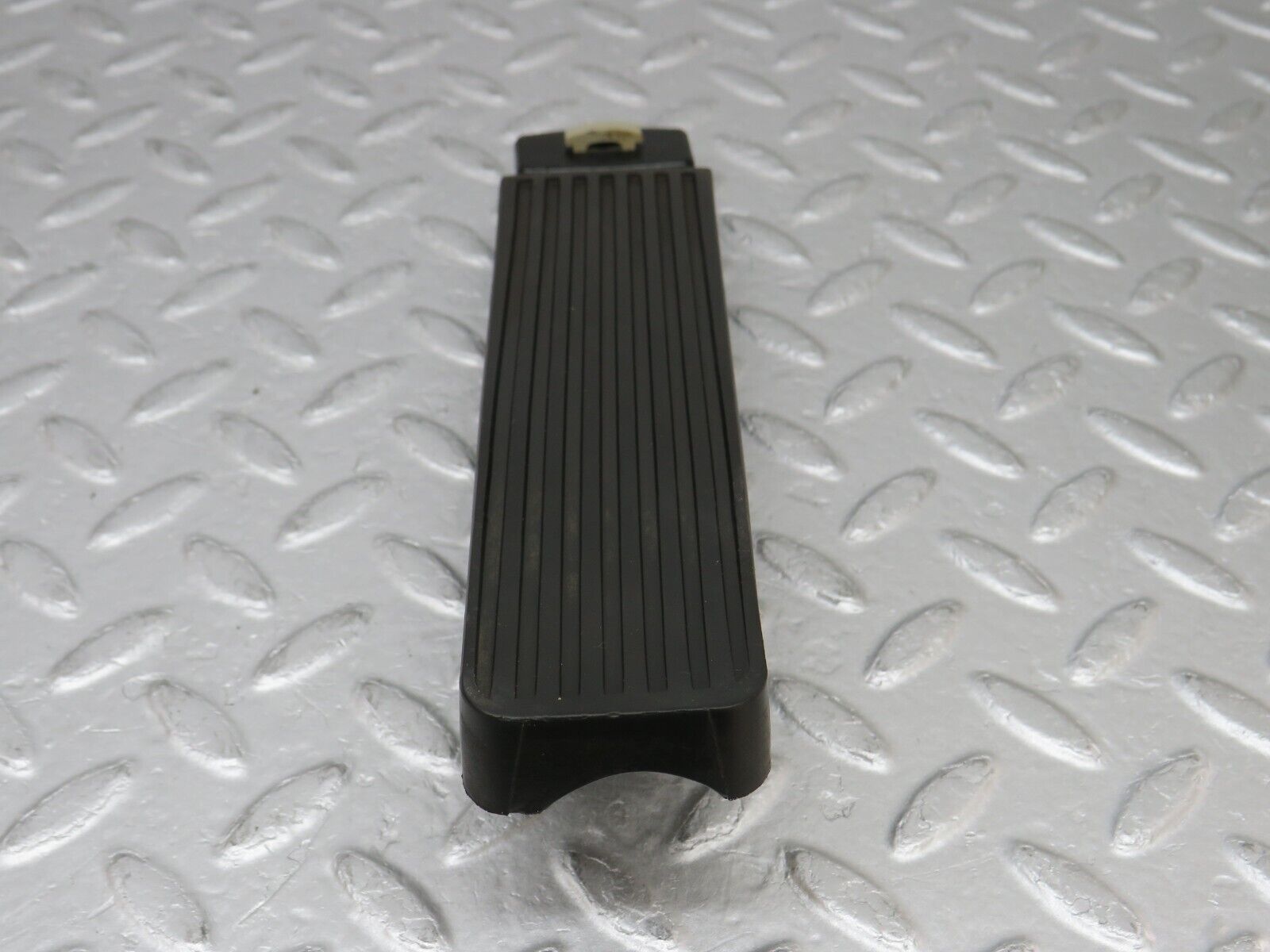 36568 Mercedes-Benz W201 190E 2.0L Accelerator Pedal & Rubber 1263000504 1233010082