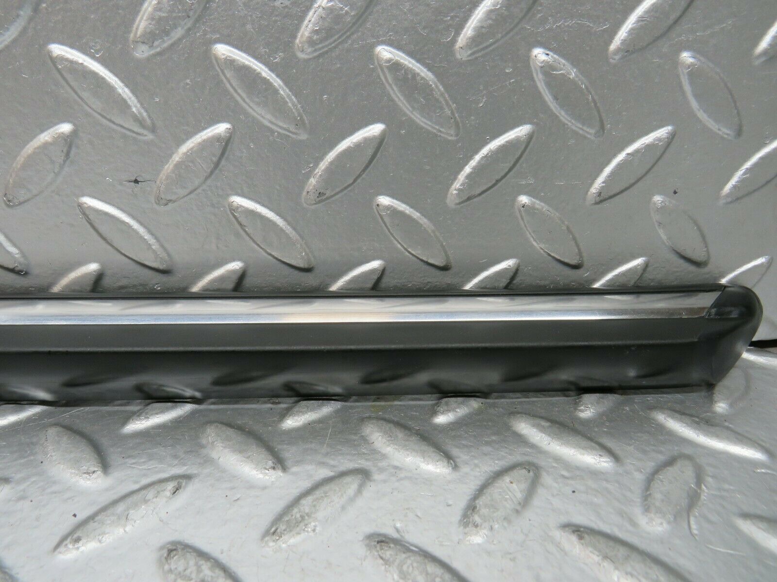 23186 Mercedes-Benz W116 350SE Front Right Fender Wing Centre Moulding Trim