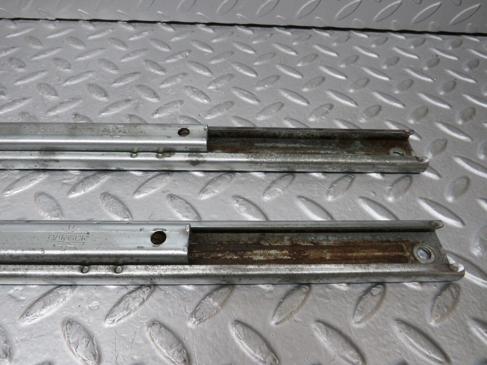 37082 Mercedes-Benz C126 420SEC Coupe Front Right Seat Rail Pair