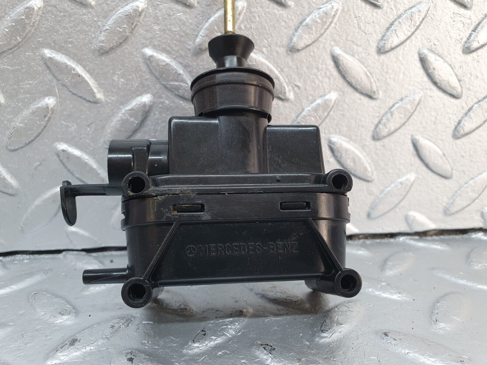 41557 Mercedes-Benz W124 200E Right Door Lock Vacuum Actuator