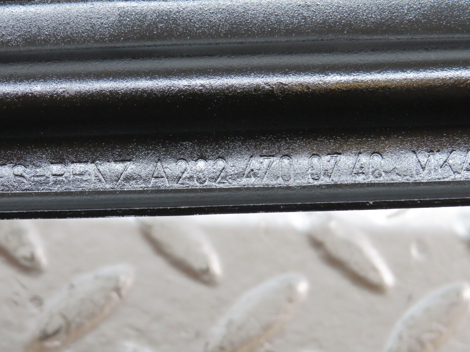 33393 Mercedes-Benz W202 C180 Fuel Tank Tightening Strap 2024700740