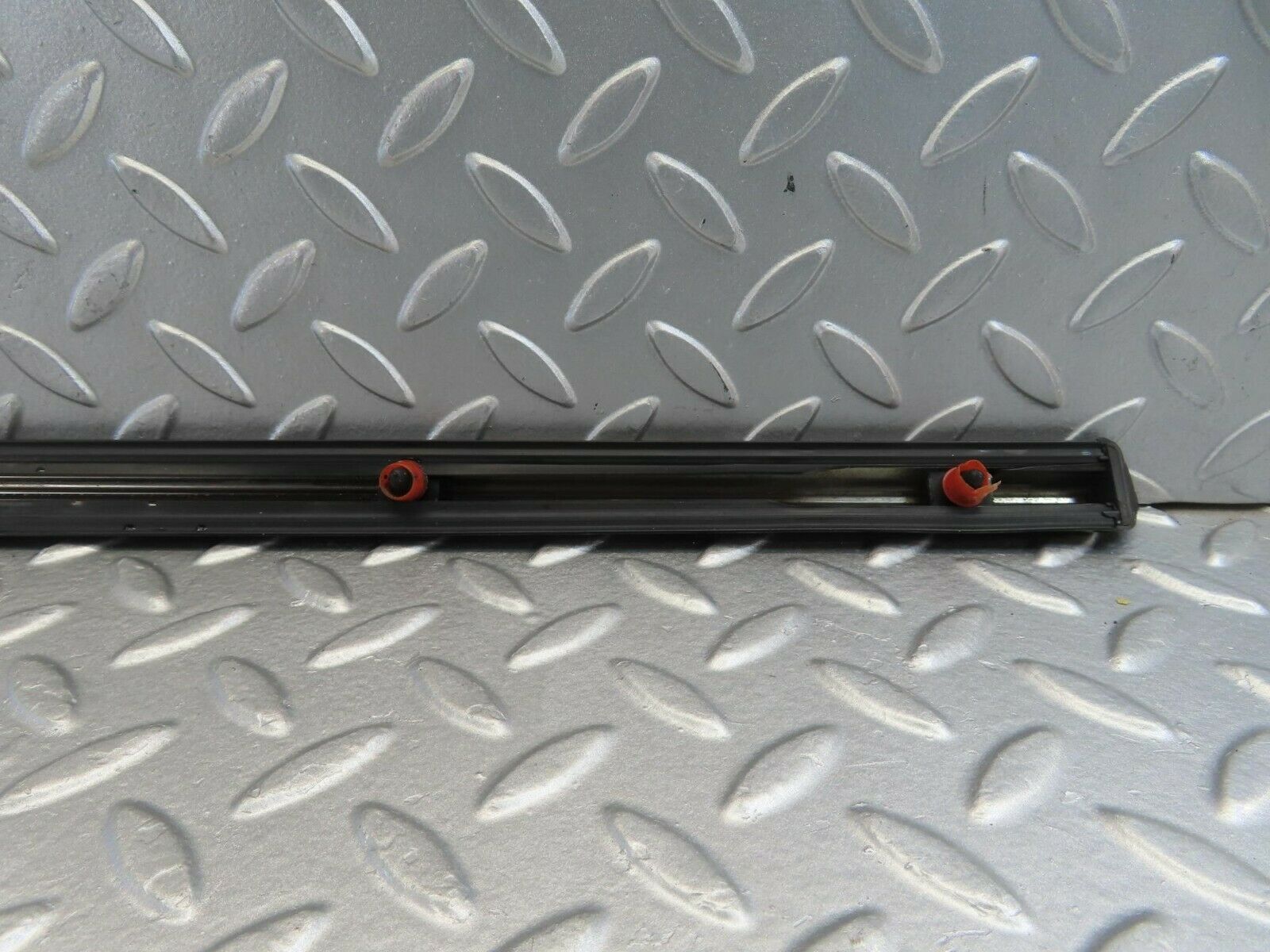 10897 Mercedes-Benz W123 230E Front Right Door Centre Moulding Trim